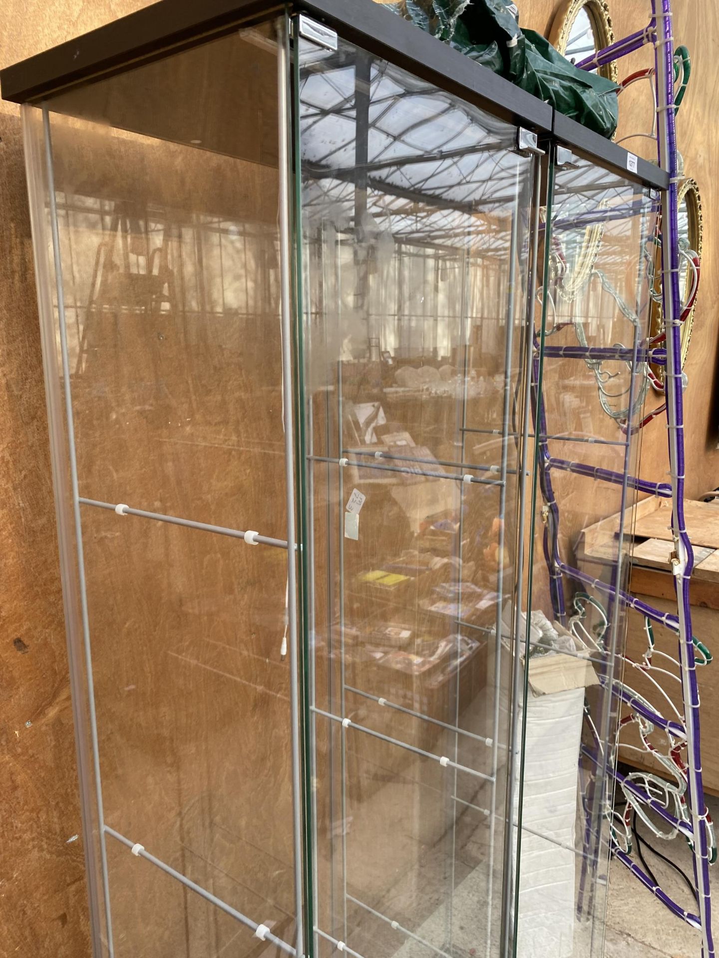 A PAIR OF GLASS DISPLAY CABINETS COMPLETE WITH THREE GLASS SHELVES EACH - Image 2 of 5