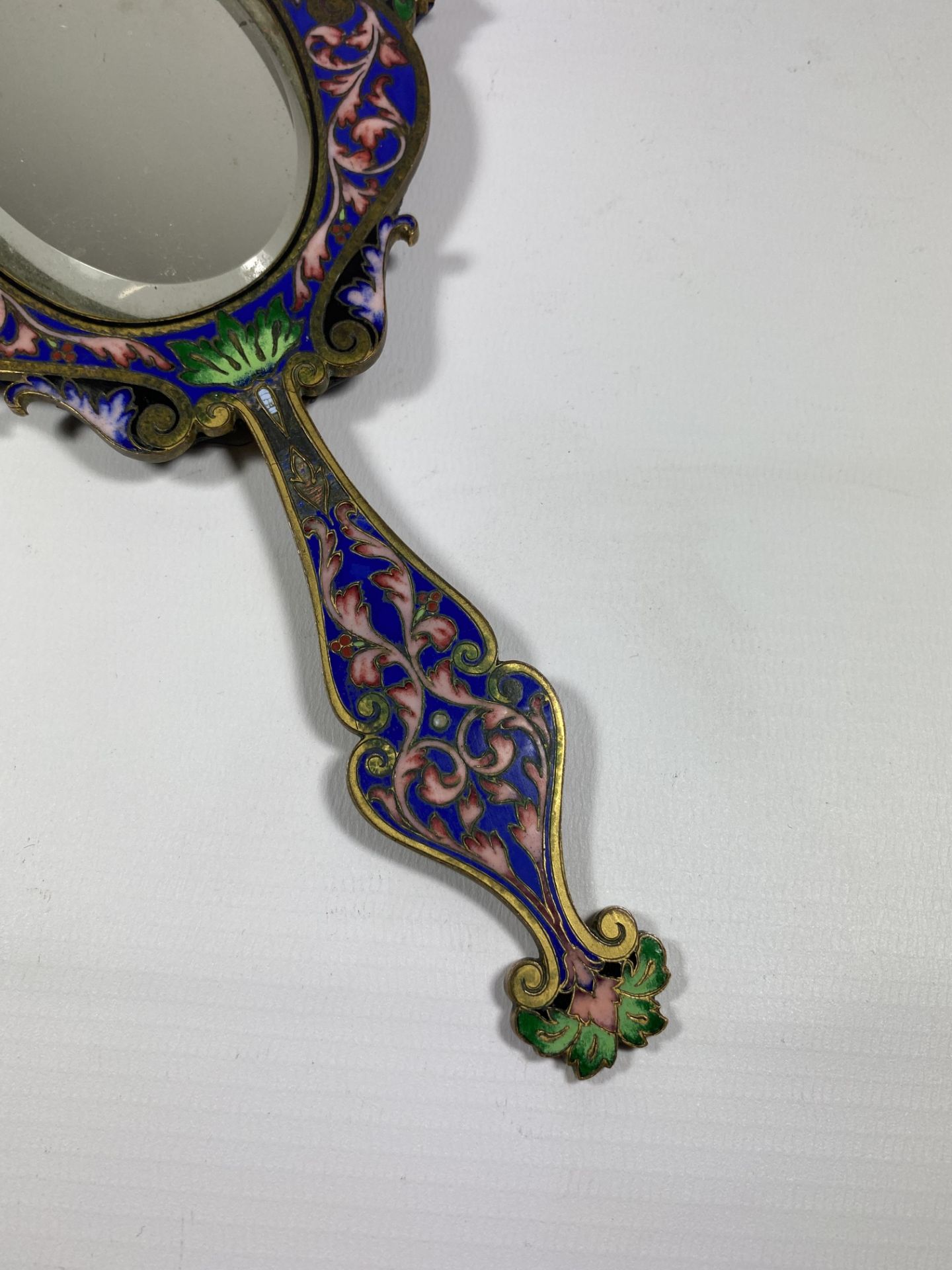 A 19TH CENTURY CHINESE CLOISONNE ENAMEL MIRROR, LENGTH 26CM - Image 3 of 4