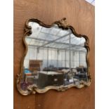 A VINTAGE DECORATIVE GILT FRAMED WALL MIRROR