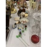 A QUANTITY OF MINIATURE COLLECTABLES TO INCLUDE GLASS ANIMALS, A VICTORIAN DOLL'S TEASET, FIGURES,