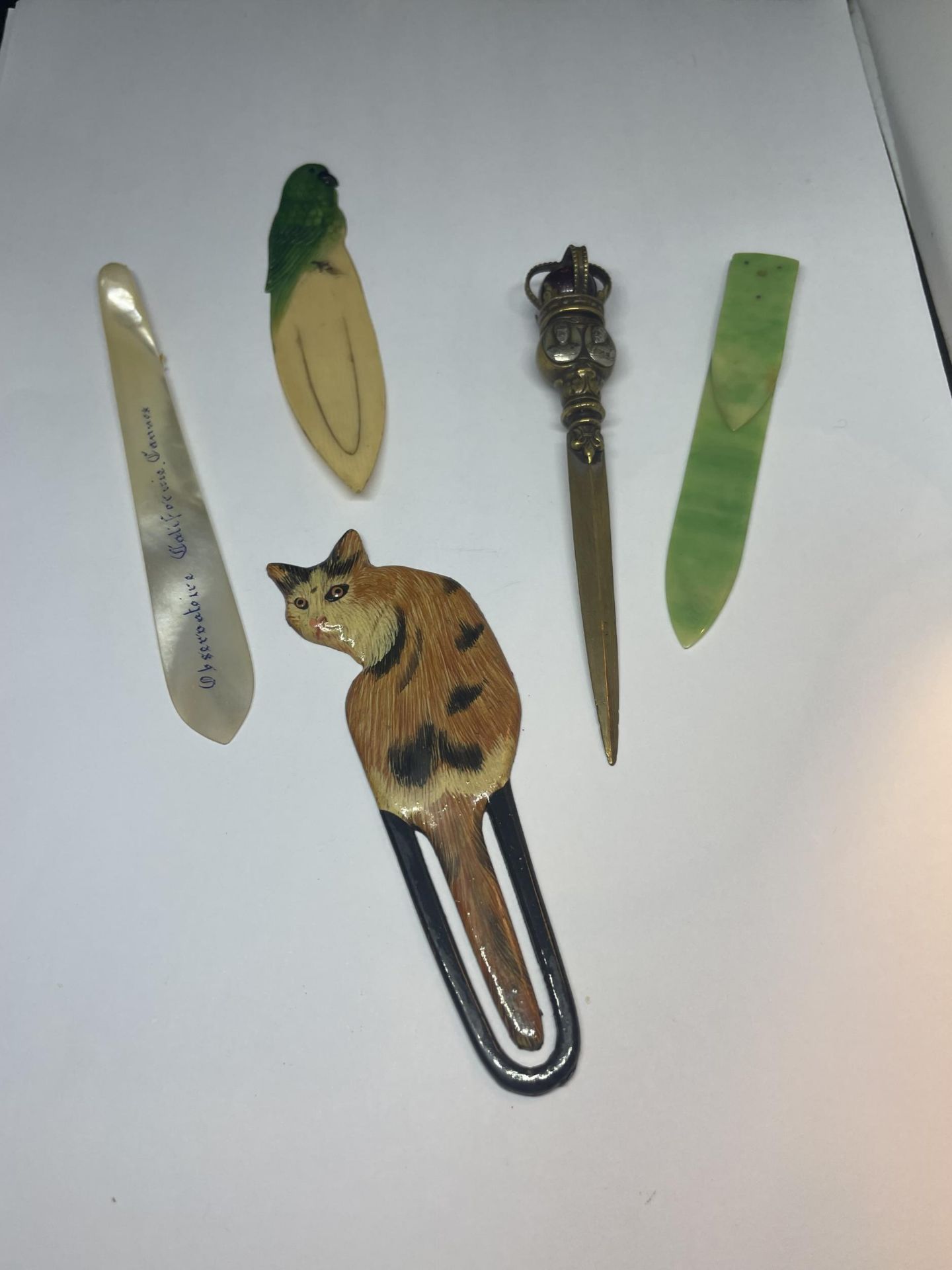 FIVE VINTAGE BOOK MARKS TO INCLUDE A MOTHER OF PEARL AND A BRASS CROWN EXAMPLE