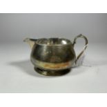 A GEORGE V SILVER CREAM JUG, HALLMARKS FOR SHEFFIELD, 1937