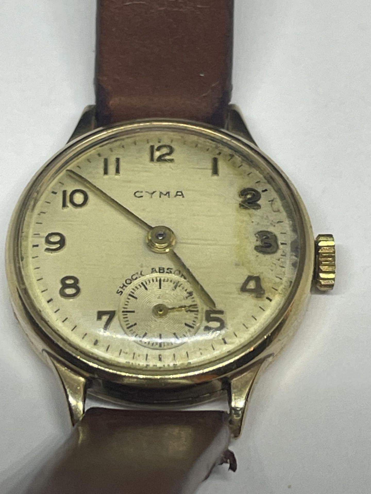 A LADIES CYMA 9 CARAT GOLD CASED WRIST WATCH WITH BROWN LEATHER STRAP SEEN WORKING AT THE TIME OF - Image 2 of 3