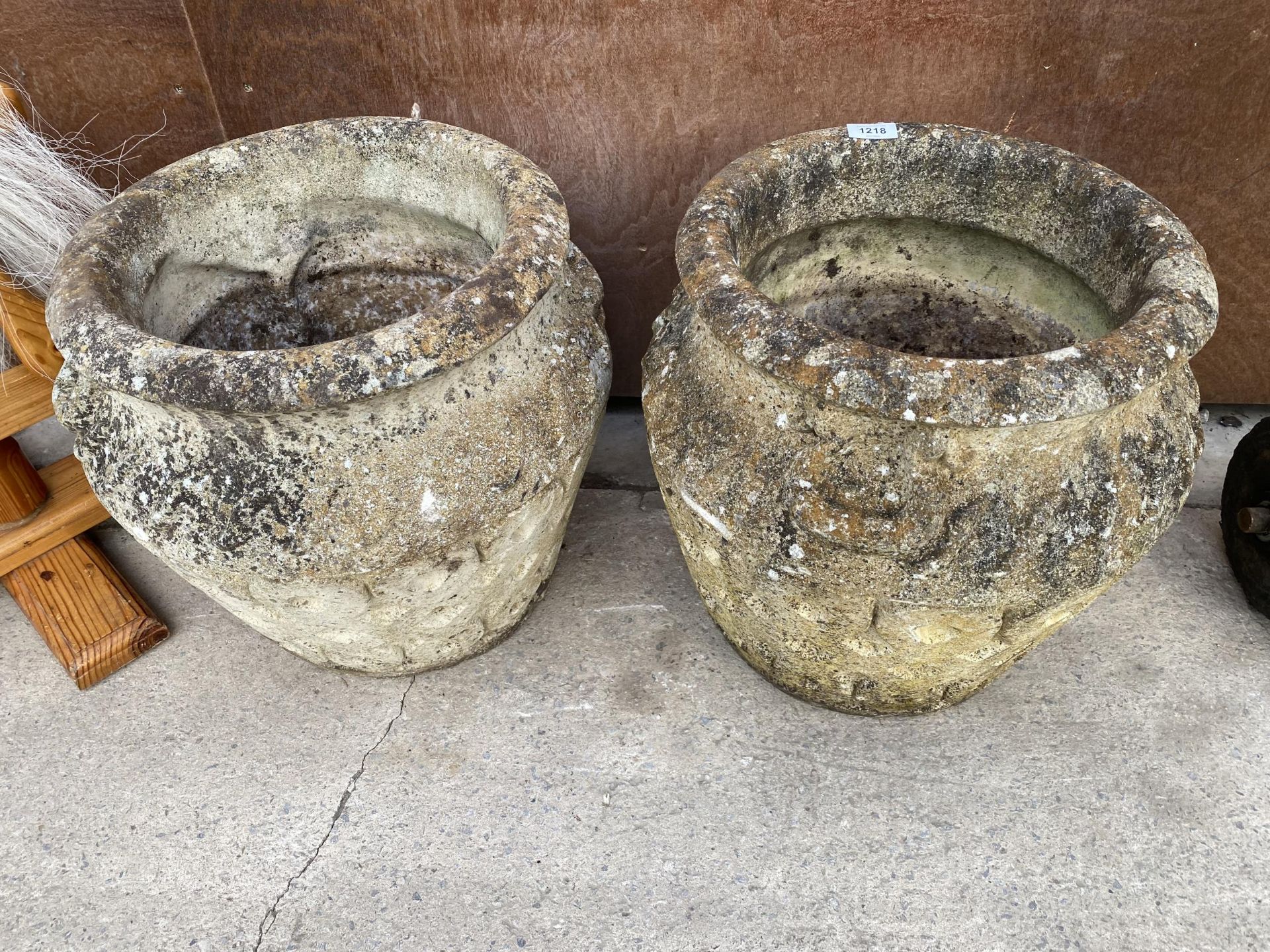 A PAIR OF RECONSTITUTED STONE PLANTERS (H:39CM)