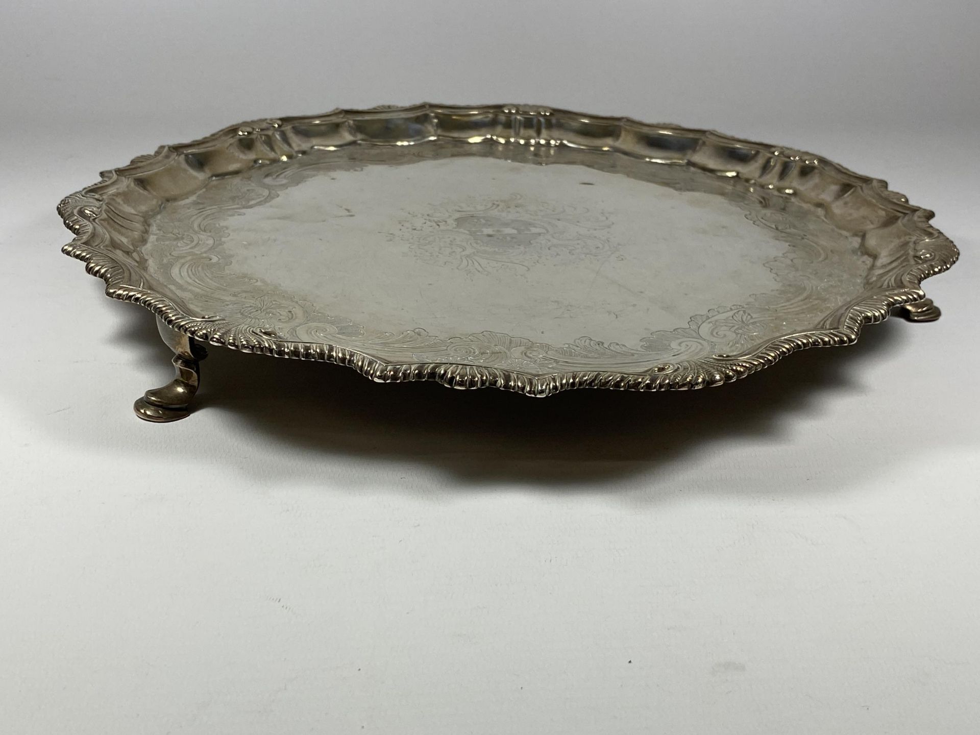 A GEORGE II SILVER SALVER BY DOROTHY MILLS, HALLMARKS FOR LONDON 1753, DIAMETER 33CM, WEIGHT 836G - Image 2 of 8