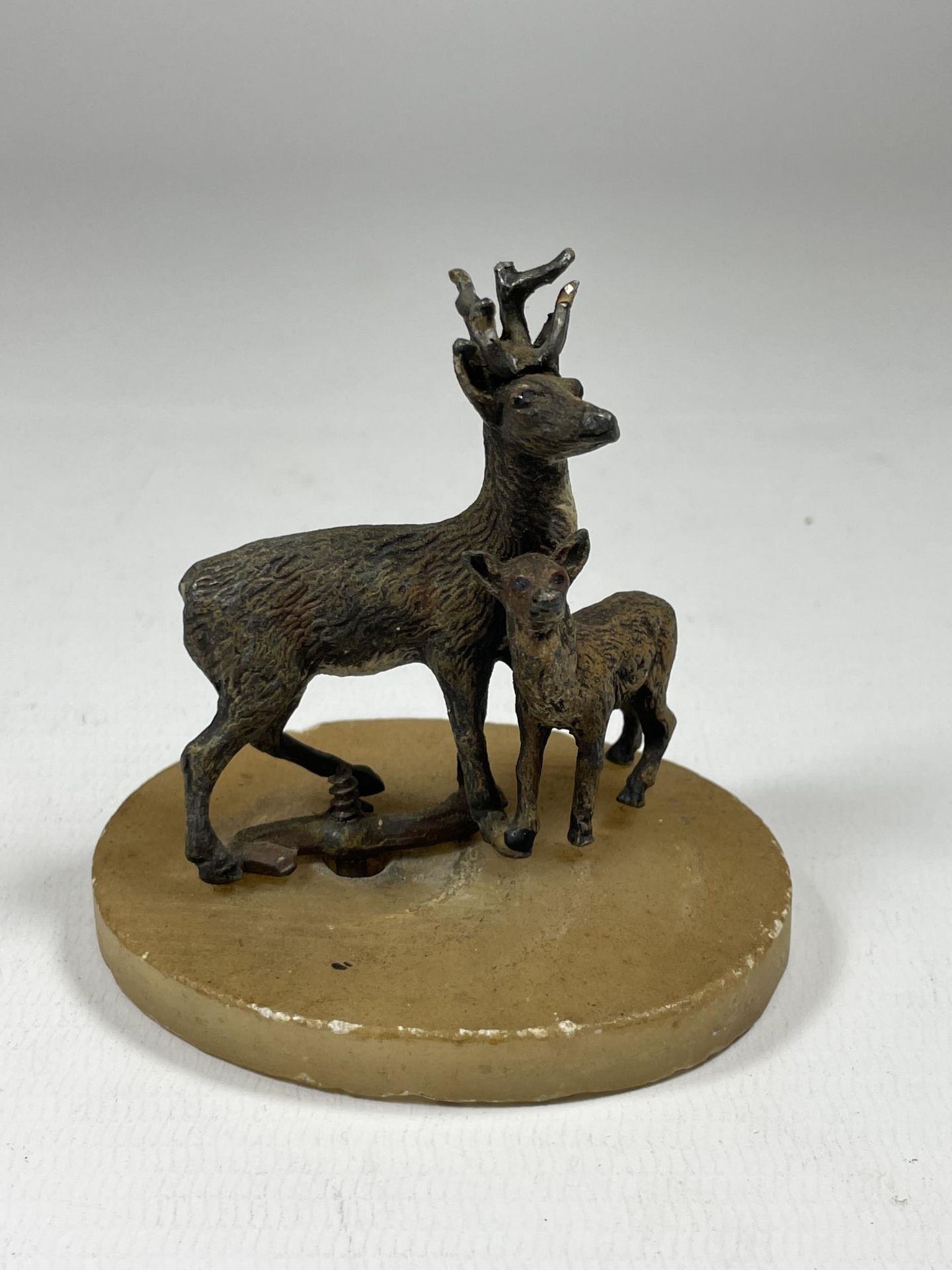 A VINTAGE MINIATURE AUSTRIAN COLD PAINTED SPELTER MODEL OF A DEER & FOAL - Image 3 of 5