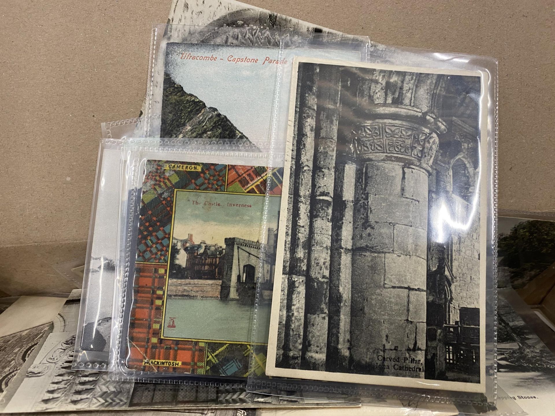 A LARGE COLLECTION OF VINTAGE POSTCARDS IN SLEEVES TO INCLUDE PLACES OF INTEREST SOUVENIR, THE - Image 4 of 4