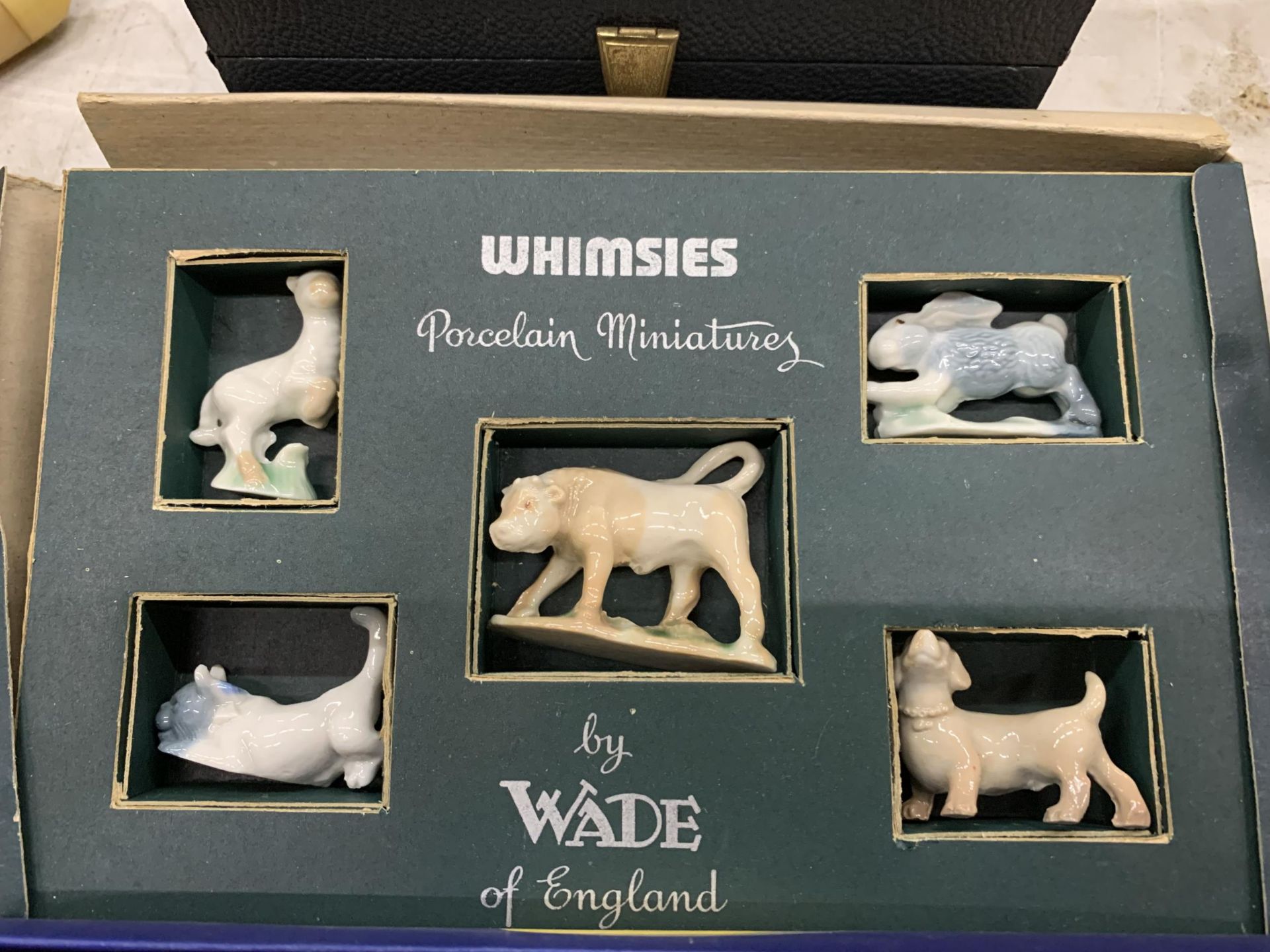 A QUANTITY OF VINTAGE WADE WHIMSIES IN ORIGINAL BOXES TO INCLUDE 'POLAR SET', HORSES, FARM ANIMALS - Image 3 of 4