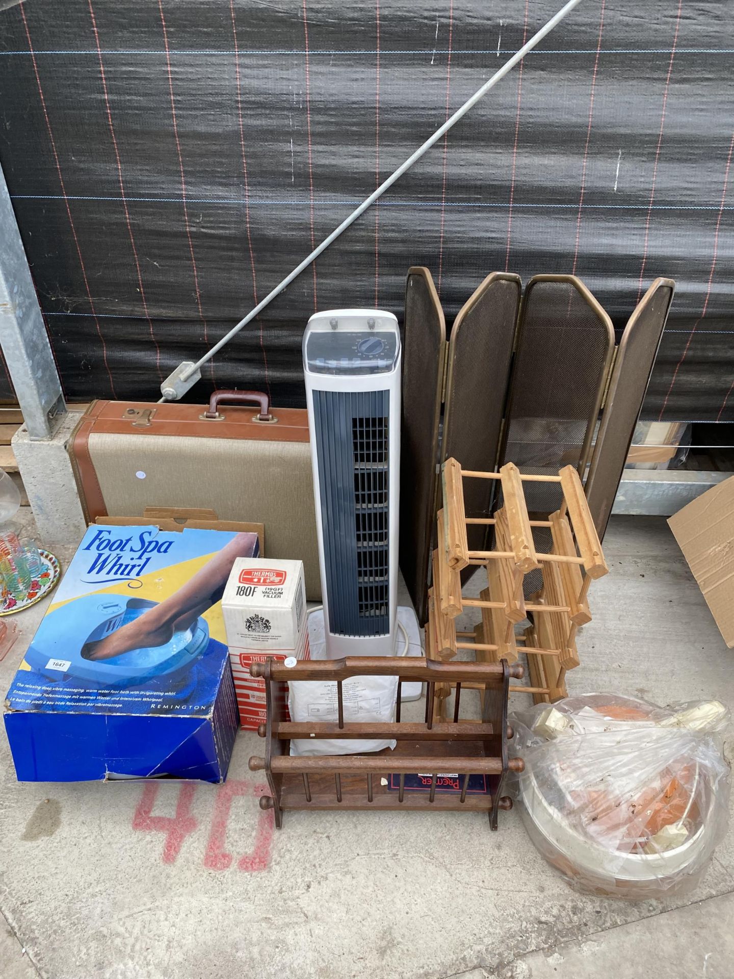 AN ASSORTMENT OF ITEMS TO INCLUDE A FAN, A SUITCASE AND A FOOT SPA ETC