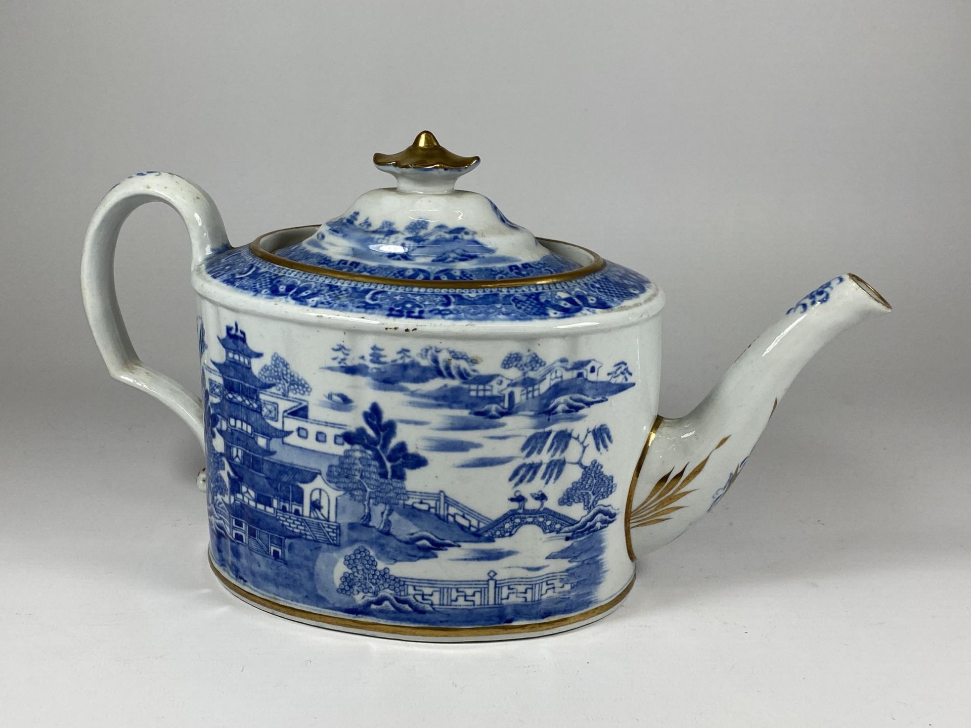 A 19TH CENTURY CHINESE QING EXPORT PORCELAIN CANTON BLUE & WHITE TEAPOT, HEIGHT 14CM - Image 2 of 5