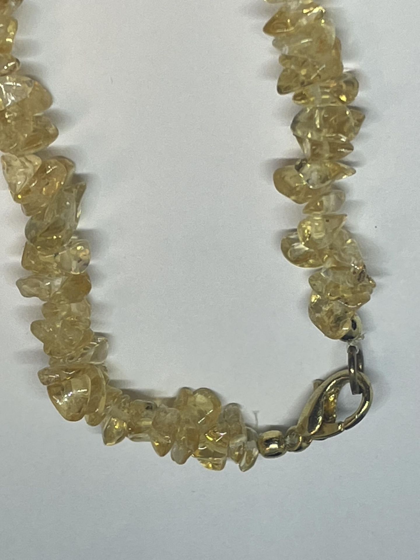 A CITRINE NECKLACE IN A PRESENTATION BOX - Image 3 of 4
