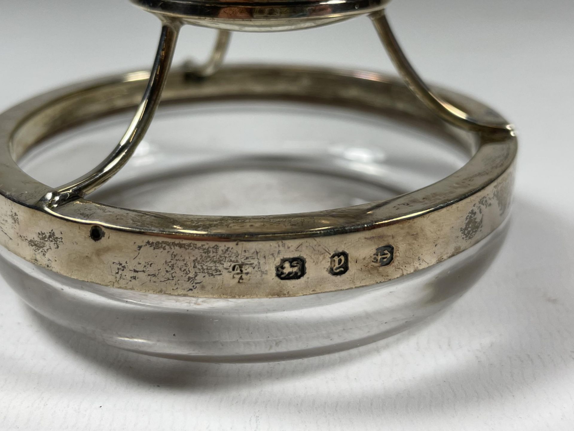 A VICTORIAN SILVER AND GLASS MATCH HOLDER, HALLMARKS FOR BIRMINGHAM, 1898 - Image 2 of 3