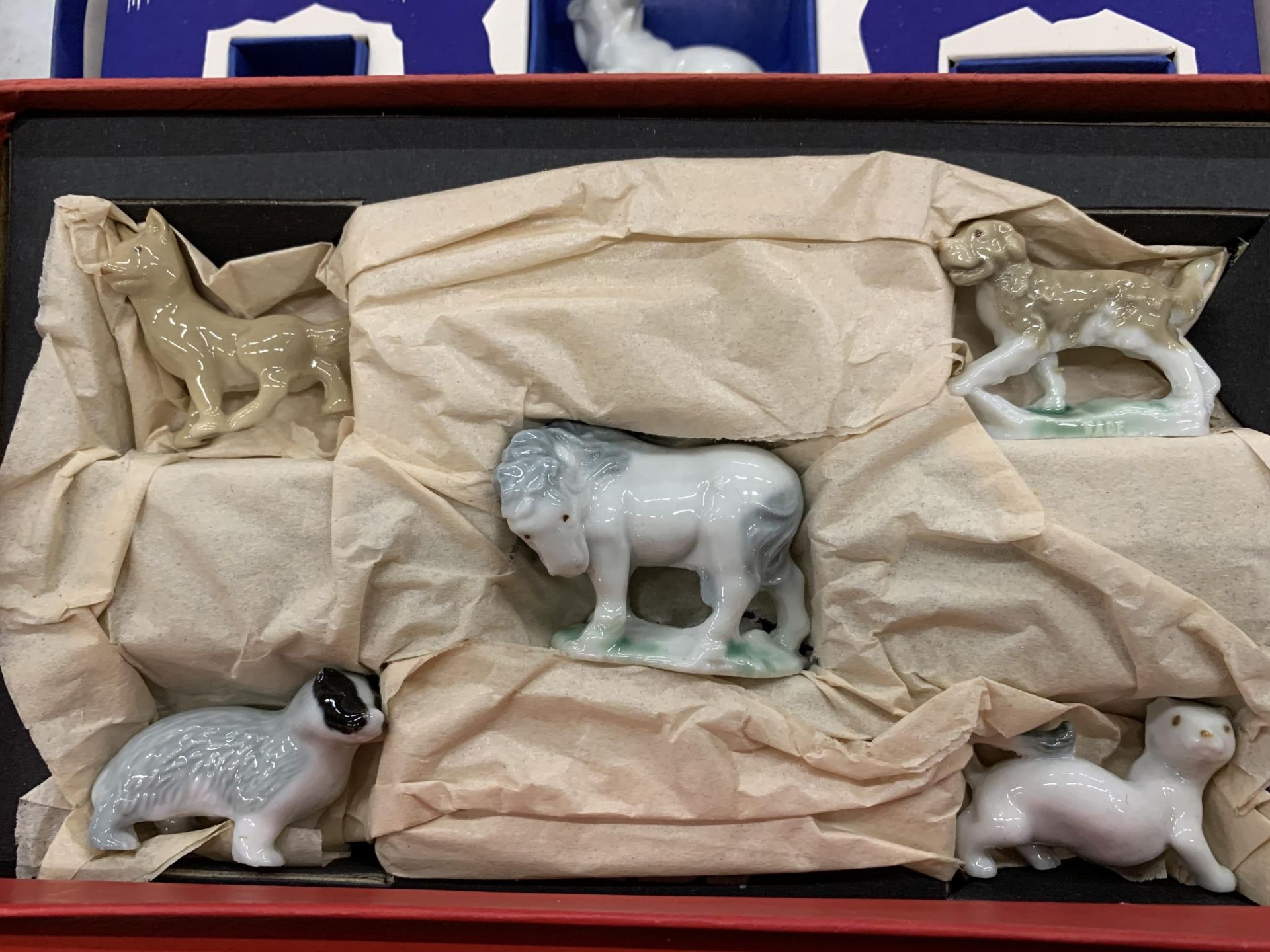 A QUANTITY OF VINTAGE WADE WHIMSIES IN ORIGINAL BOXES TO INCLUDE 'POLAR SET', HORSES, FARM ANIMALS - Image 4 of 4