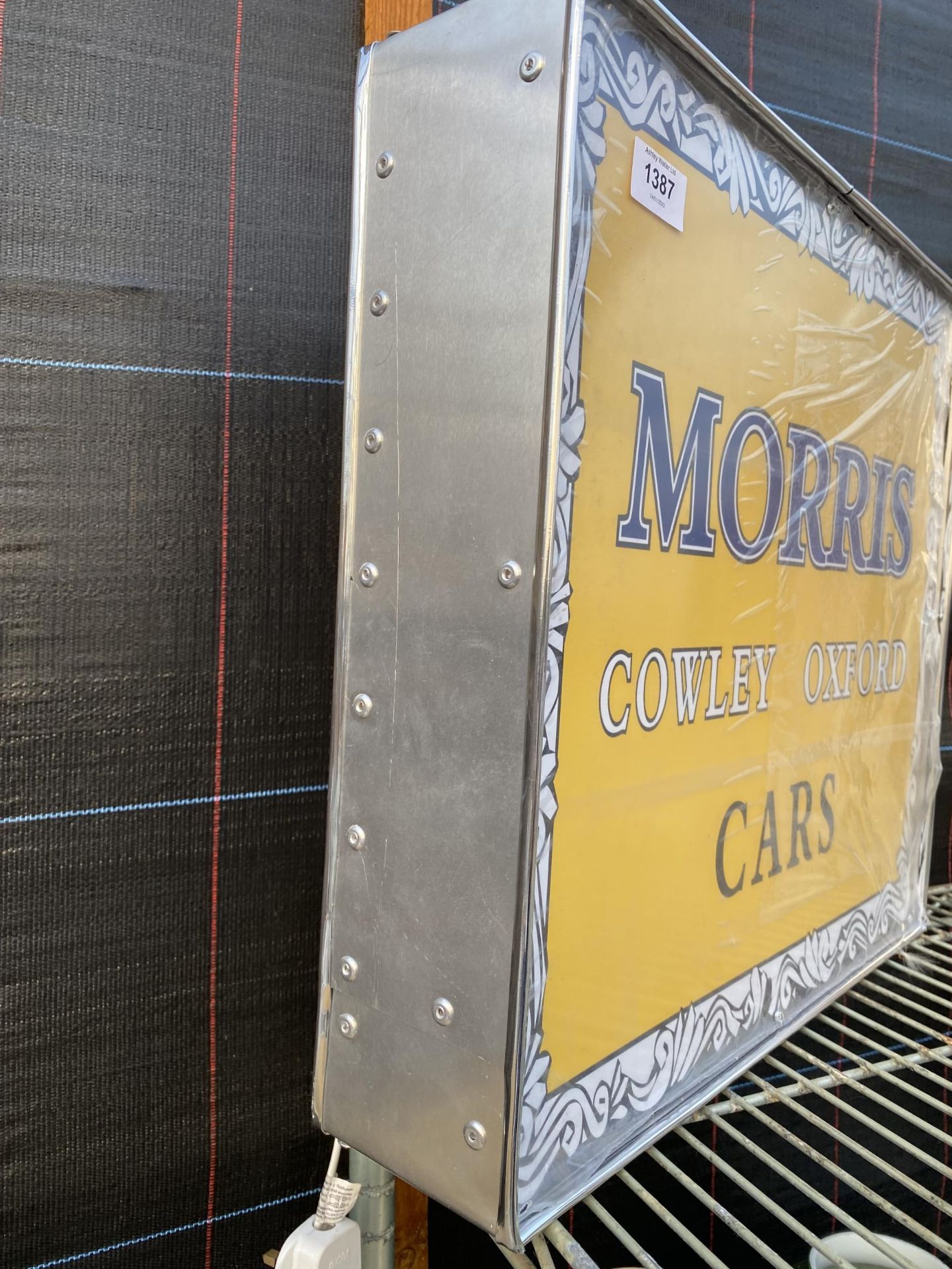 A SQUARE ILLUMINATED 'MORRIS' SIGN - Image 2 of 2