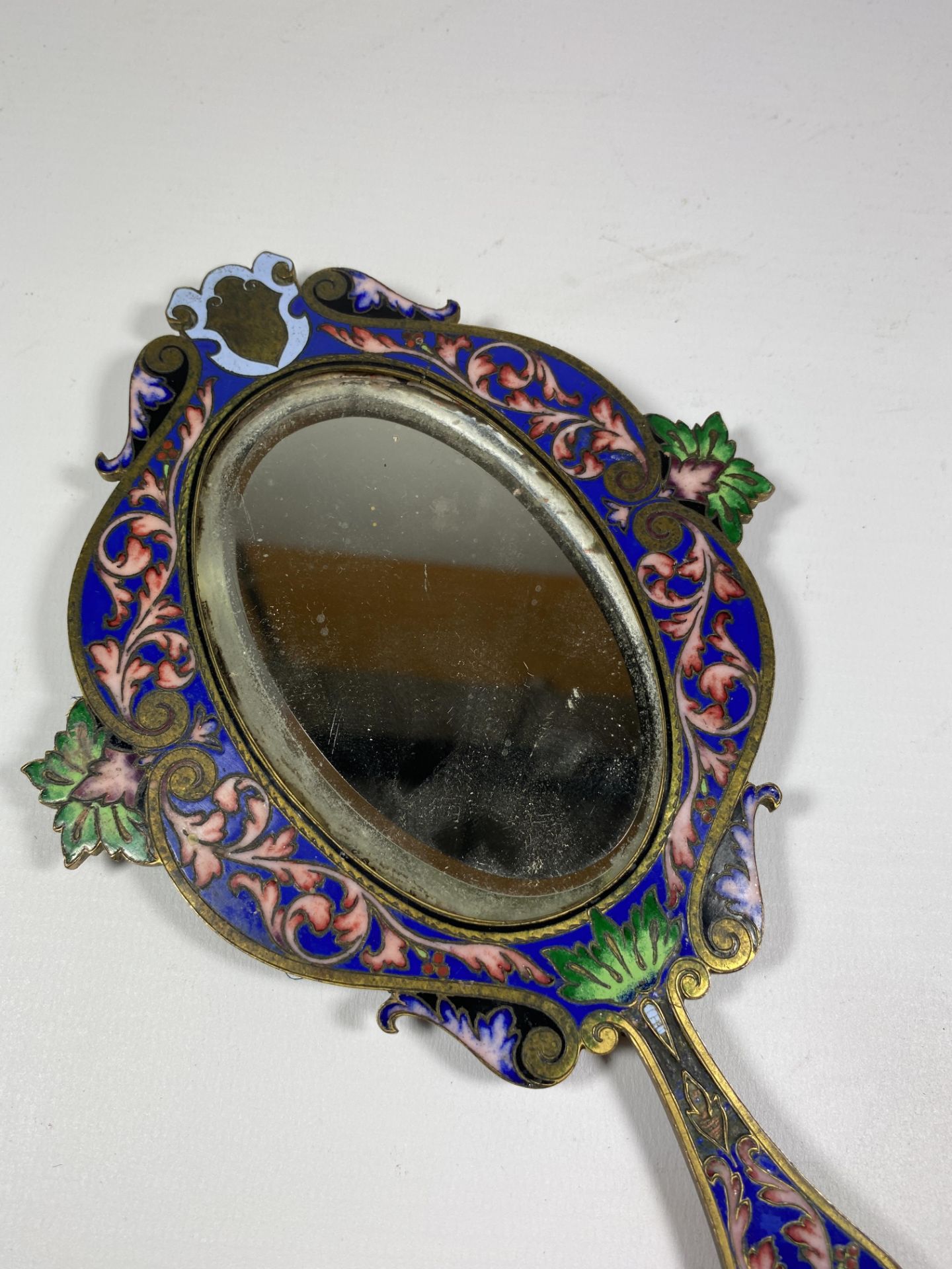 A 19TH CENTURY CHINESE CLOISONNE ENAMEL MIRROR, LENGTH 26CM - Image 2 of 4