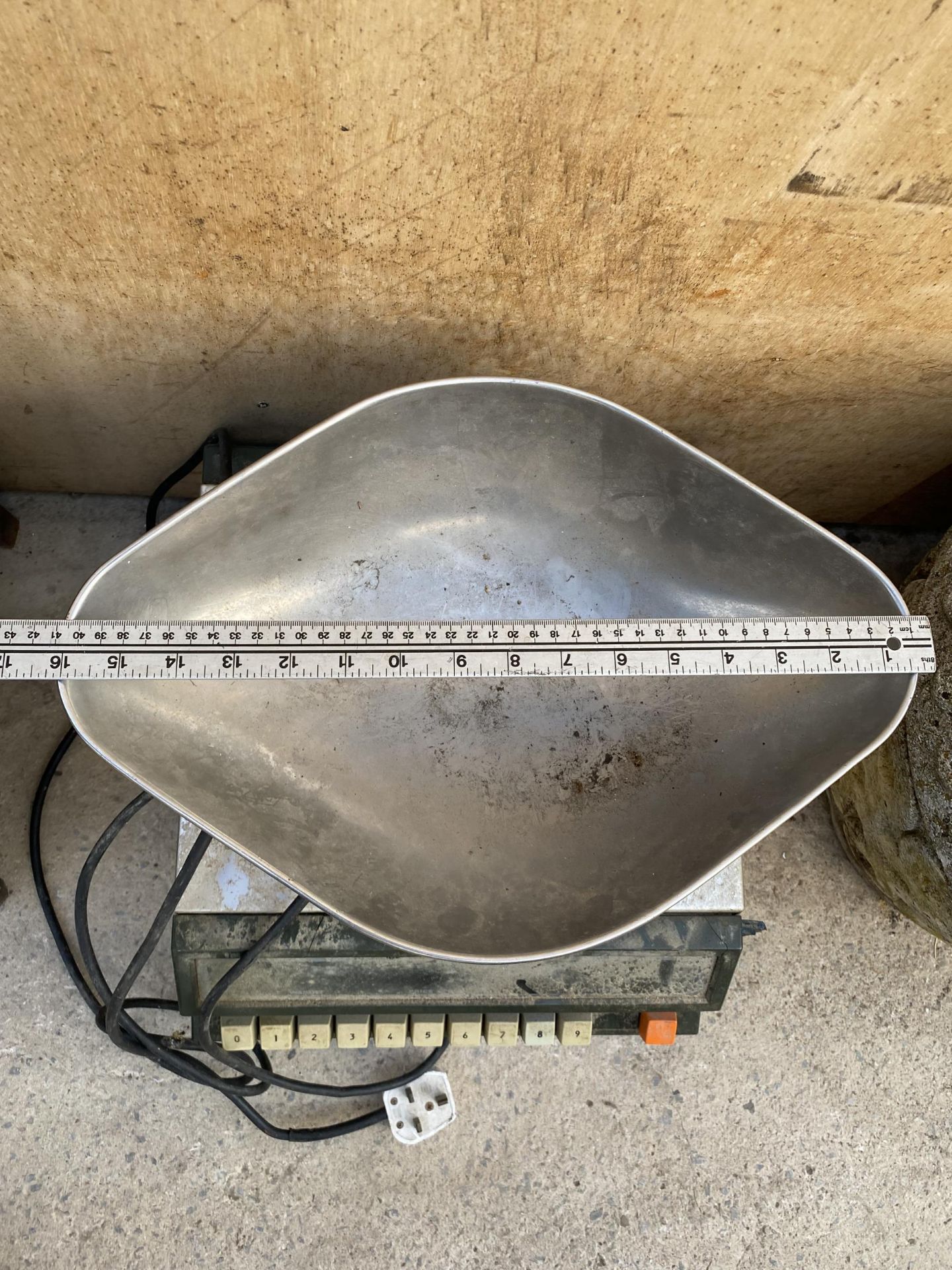 A SET OF RETRO/VINTAGE AVERY 1750 DIGITAL SHOP SCALES - Image 5 of 6