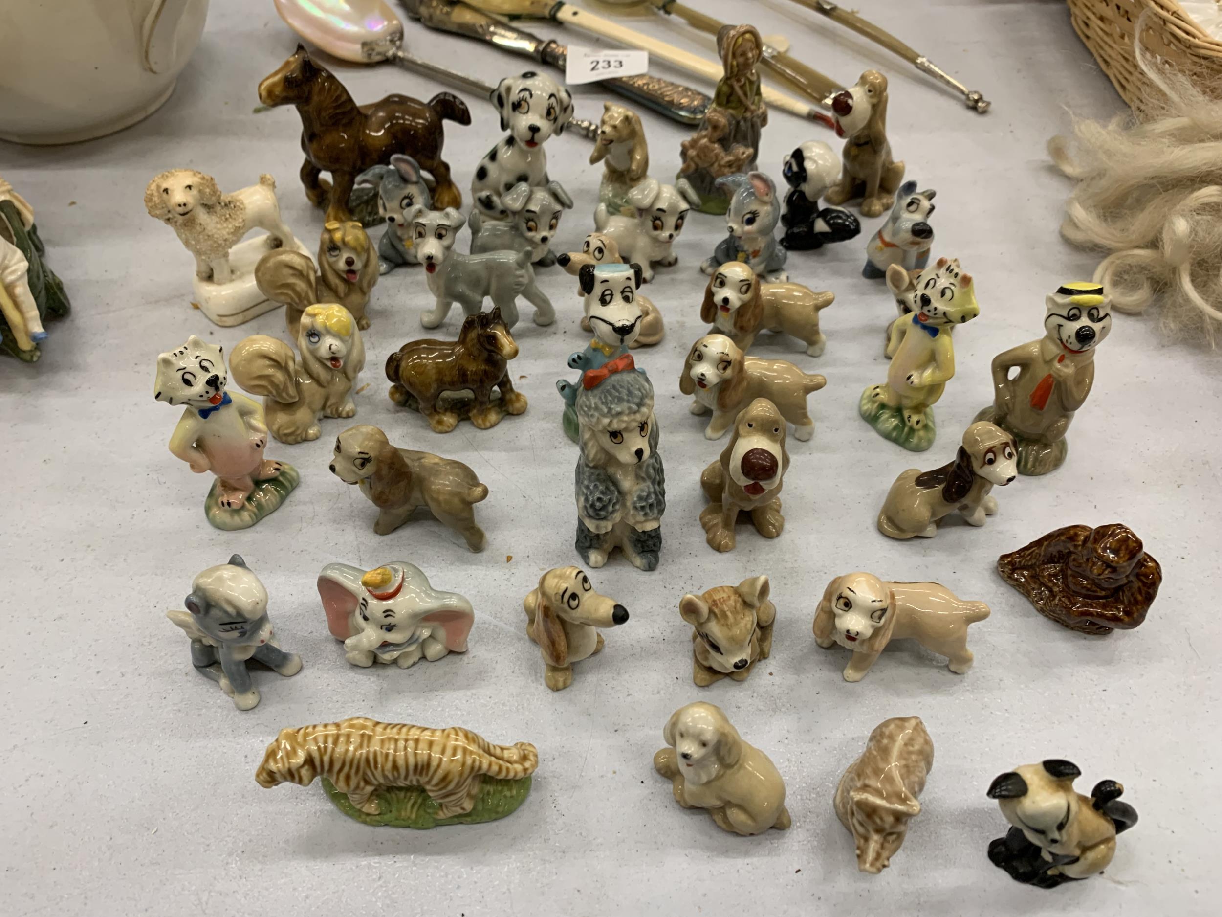 A QUANTITY OF WADE WHIMSIES TO INCLUDE LADY AND THE TRAMP, DISNEY CHARACTERS, ETC