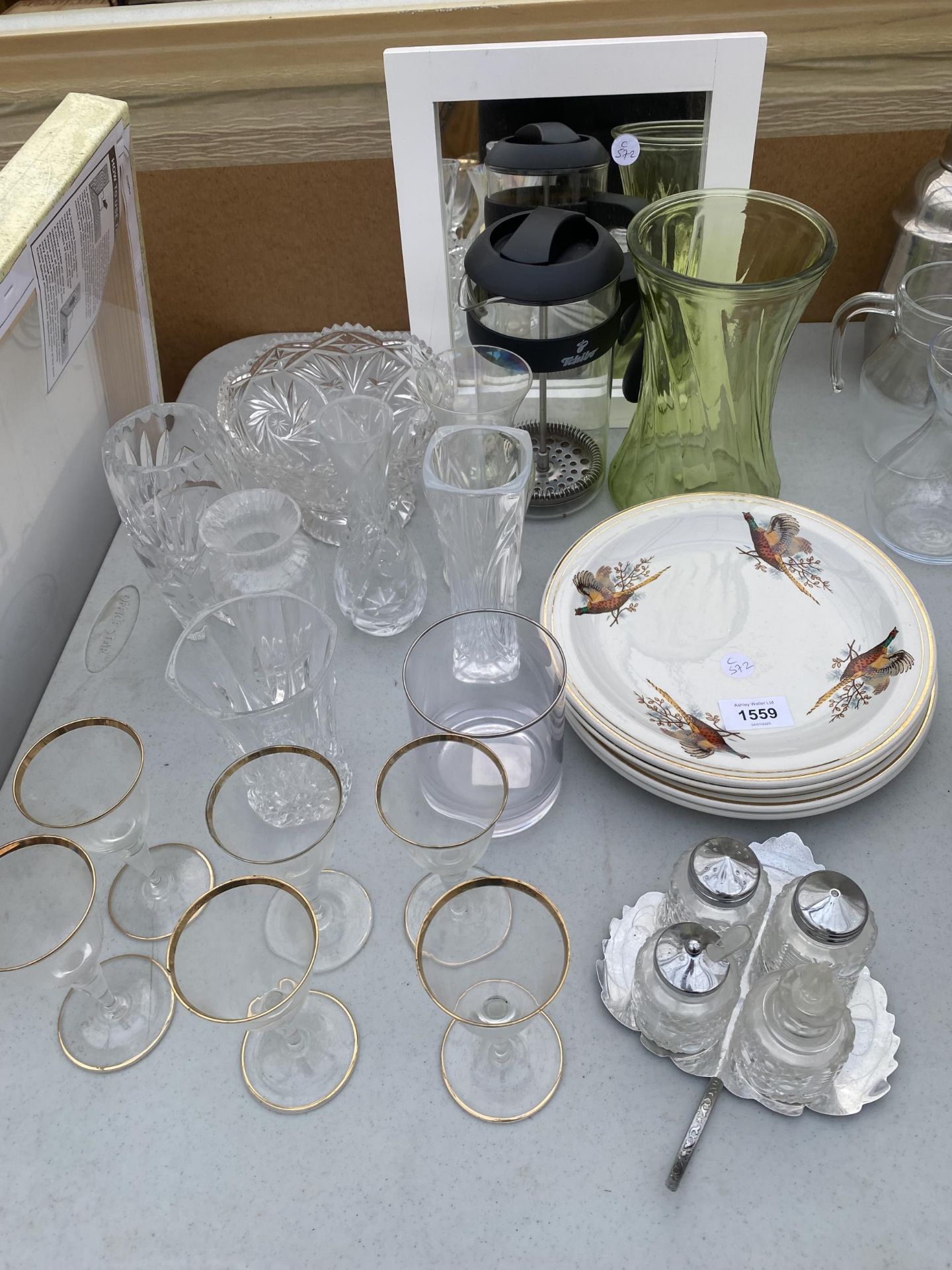 AN ASSORTMENT OF CERAMICS AND GLASS WARE TO INCLUDE PLATES AND VASES ETC