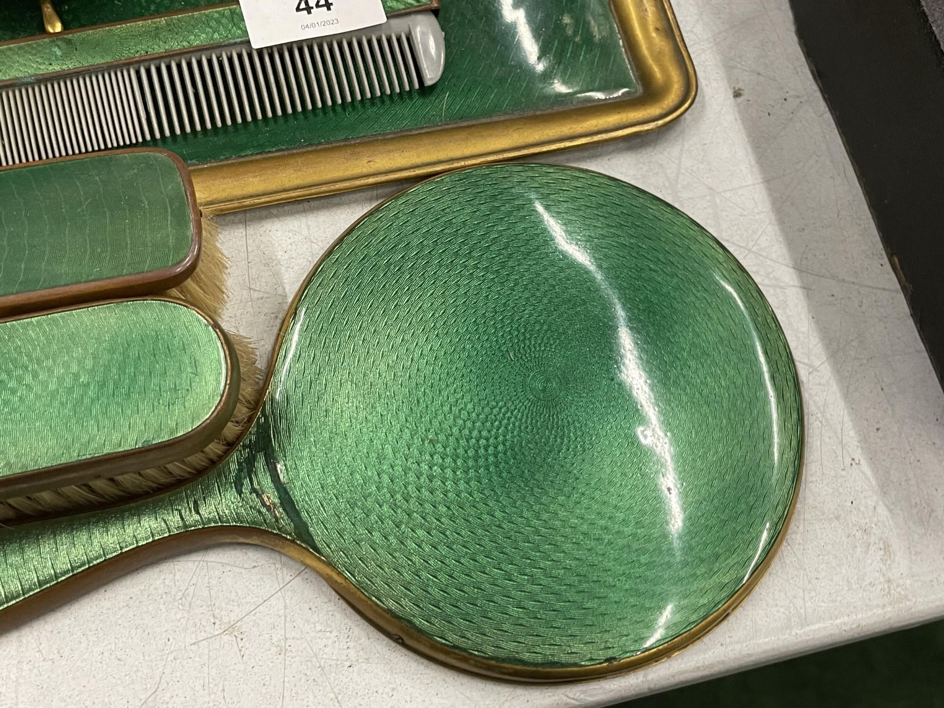 A VINTAGE GREEN ENAMEL BACKED DRESSING TABLE SET COMPRISING TRAY, BRUSHES, MIRROR AND POTS - Image 4 of 4