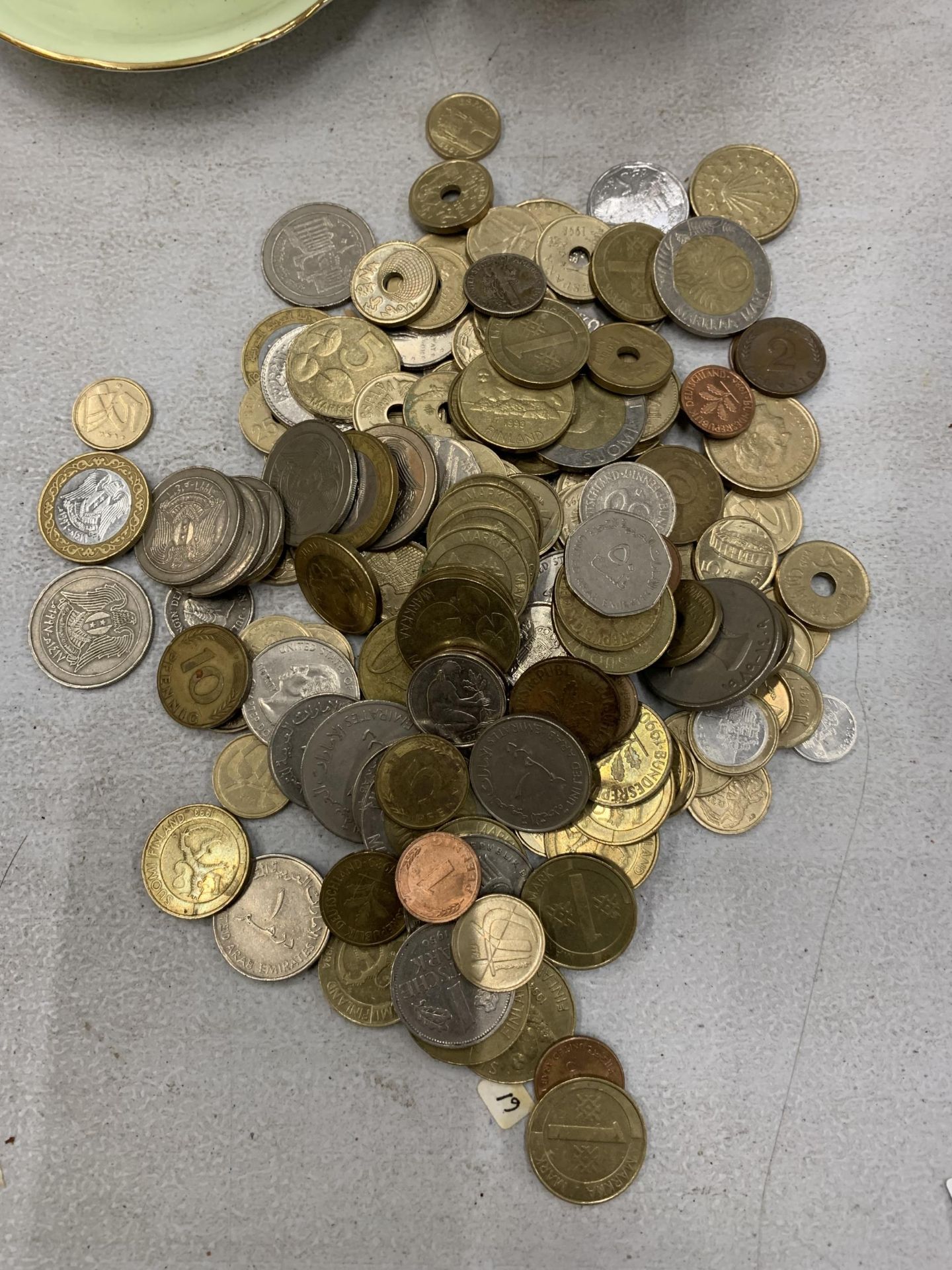 A QUANTITY OF VINTAGE FOREIGN COINS AND TOKENS