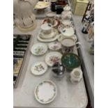 A QUANTITY OF MINTON, ROYAL WORCESTER, AYNSLEY, ETC TO INCLUDE PIN TRAYS, CUPS, SAUCERS, EGG