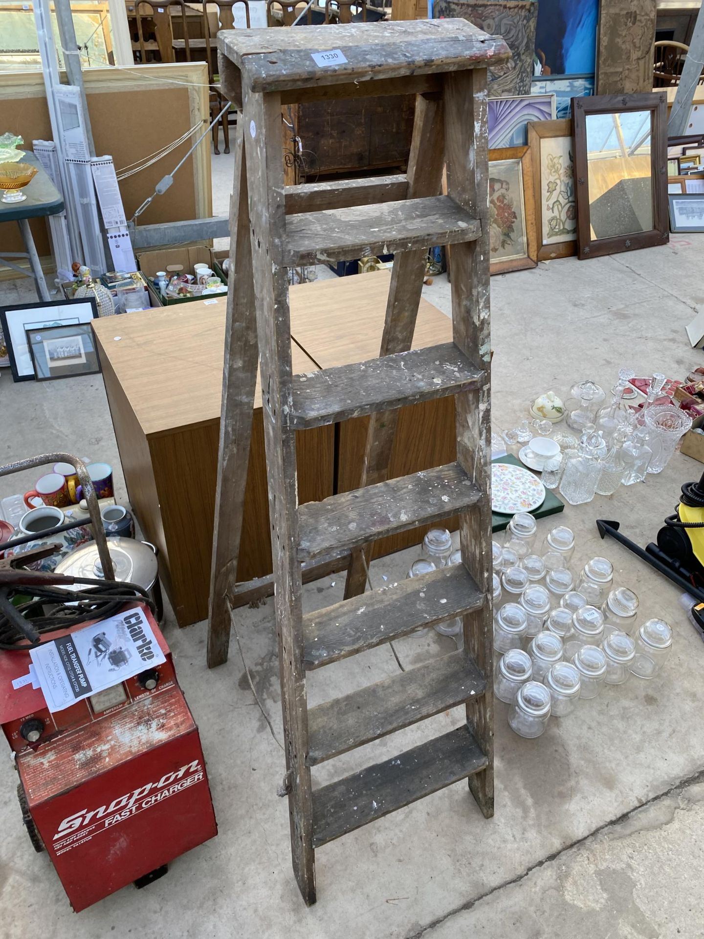 A VINTAGE SIX RUNG WOODEN STEP LADDER