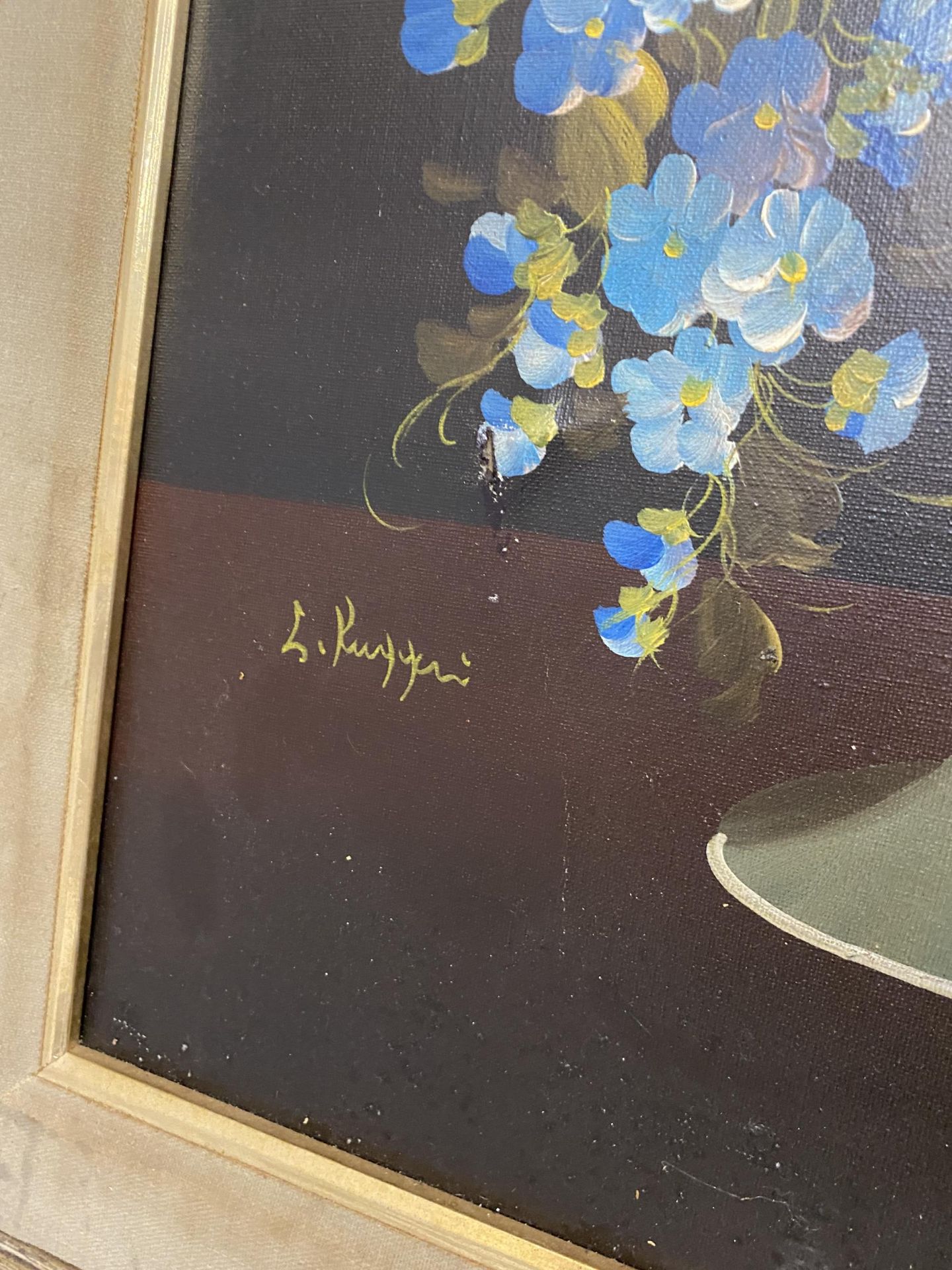 A MODERN GILT FRAMED STILL LIFE OIL ON CANVAS, SIGNED RUGGERI - Image 3 of 3