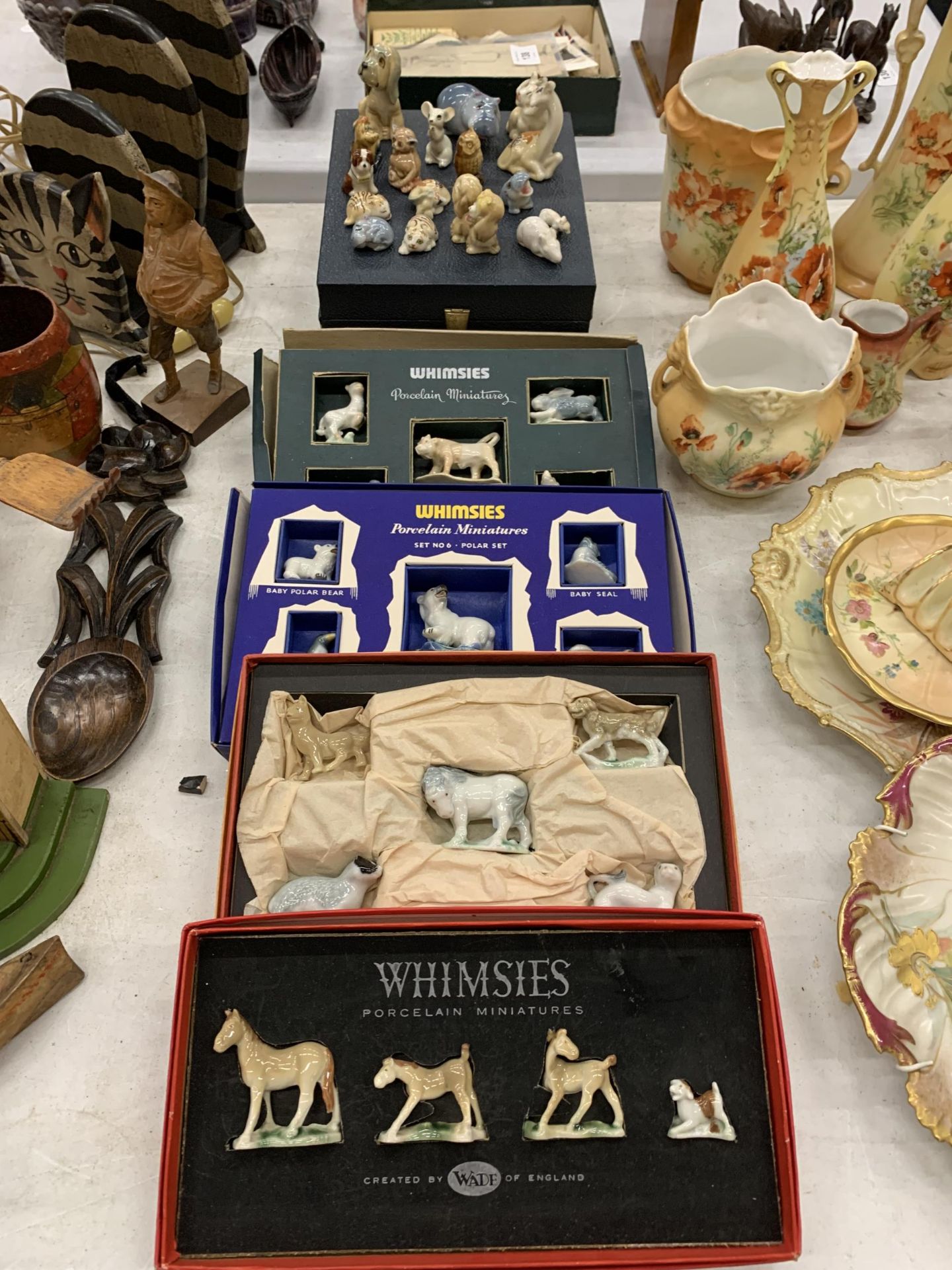A QUANTITY OF VINTAGE WADE WHIMSIES IN ORIGINAL BOXES TO INCLUDE 'POLAR SET', HORSES, FARM ANIMALS