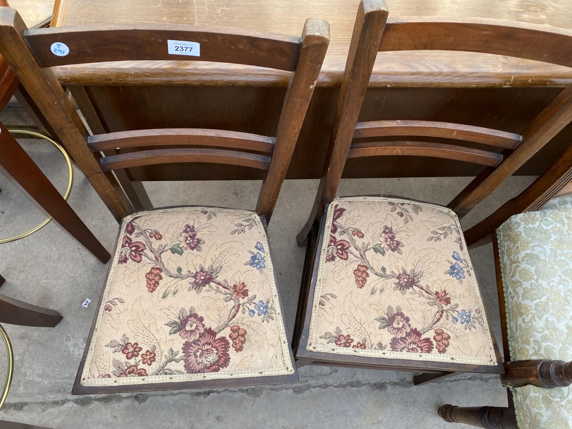 A PAIR OF EDWARDIAN BEDROOM CHAIRS - Image 3 of 3