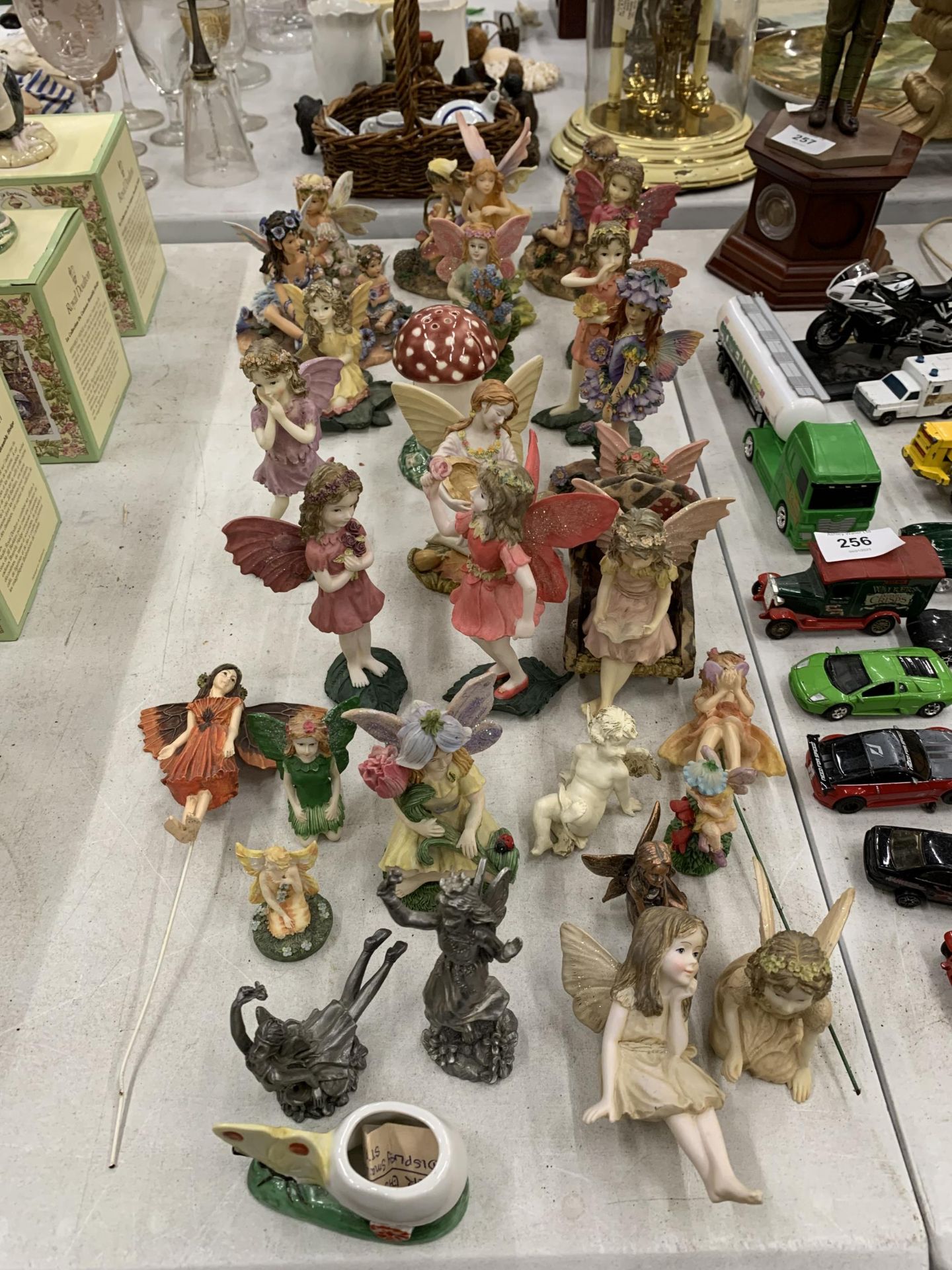 A LARGE QUANTITY OF COLLECTABLE FAIRY FIGURES TO INCLUDE THE LEONARDO COLLECTION