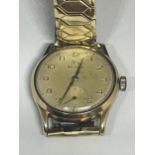 A RECORD SWISS MADE 15 JEWEL GENTS WRIST WATCH WITH 9 CARAT GOLD CASE AND METAL STRAP SEEN WORKING