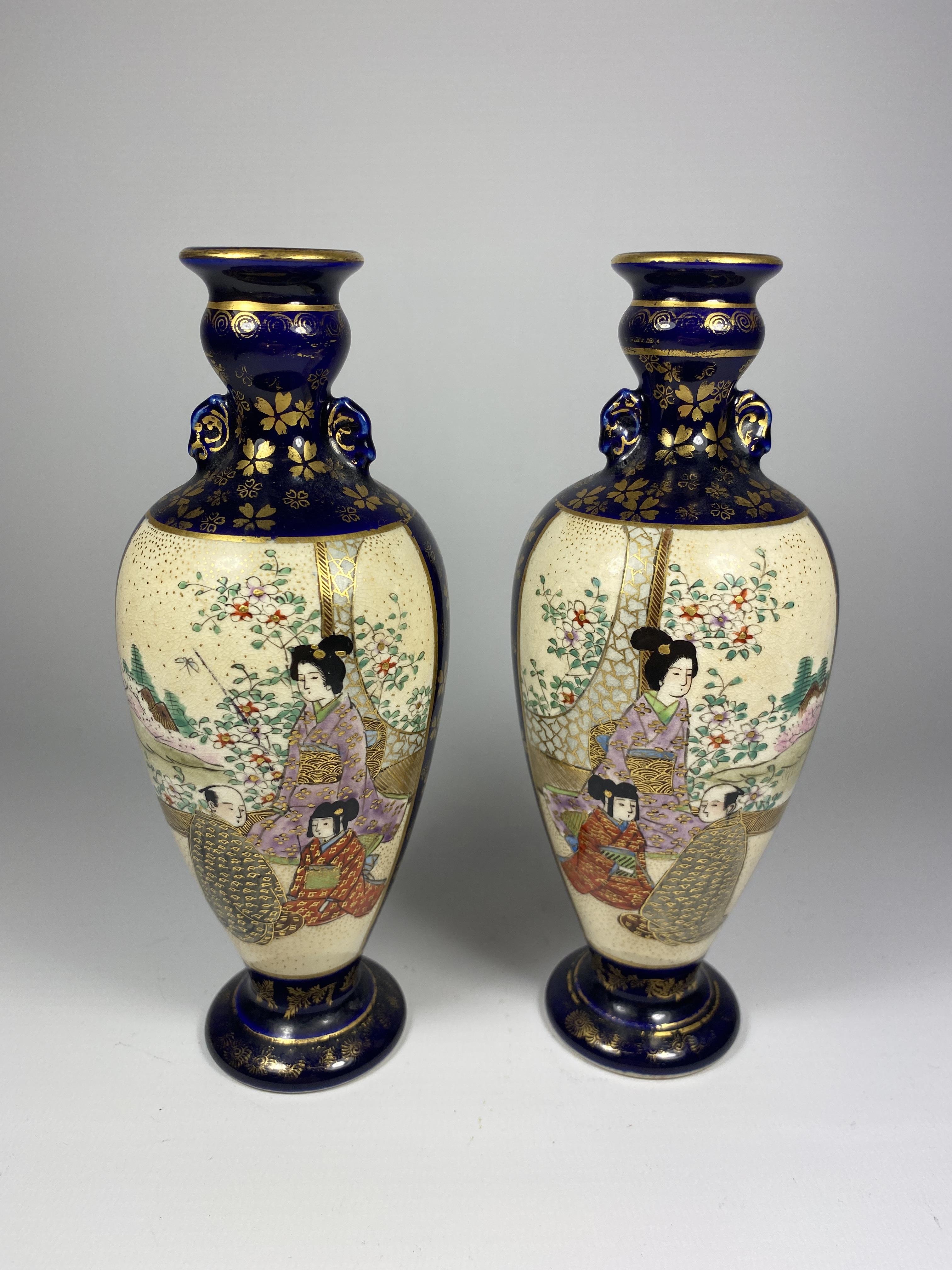 A PAIR OF JAPANESE SATSUMA MEIJI PERIOD (1868-1912) POTTERY VASES, HEIGHT 18CM - Image 3 of 5