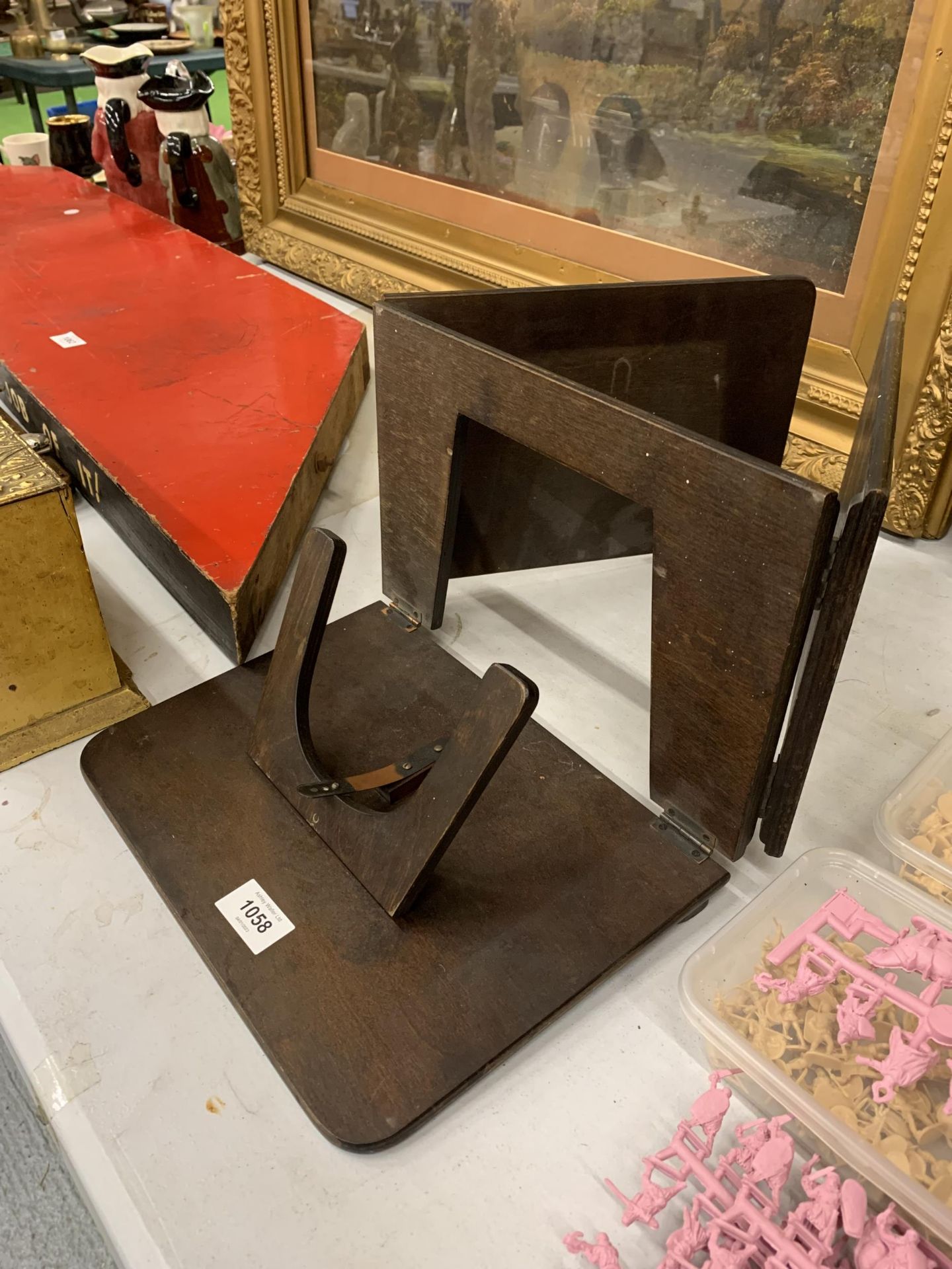 A VINTAGE MAHOGANY SLIDE VIEWER STAND - Image 2 of 2
