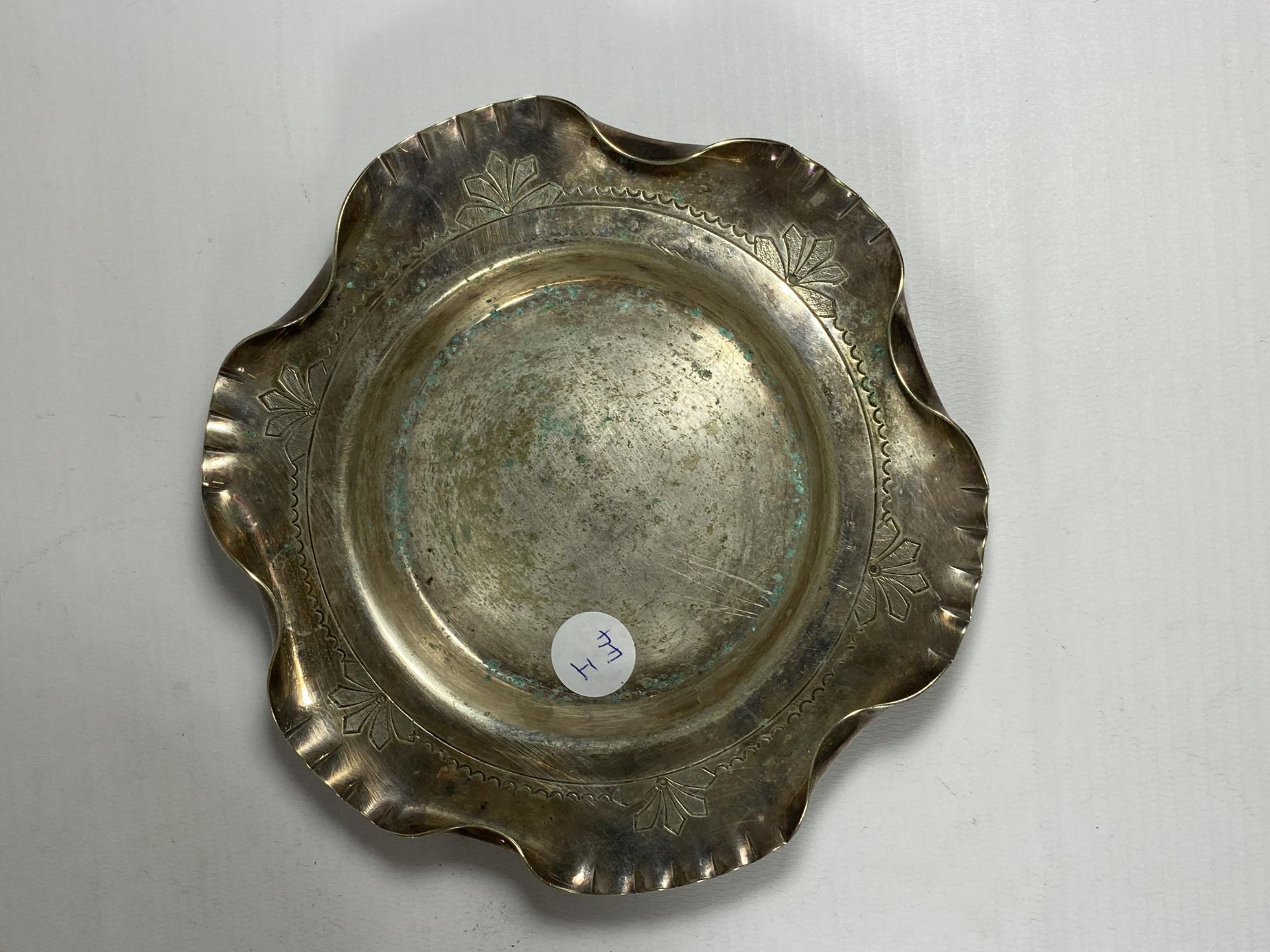TWO VINTAGE SILVER PLATED ITEMS - PEDESTAL BOWL WITH PIERCED GALLERY DESIGN AND SMALLER DISH - Image 4 of 5