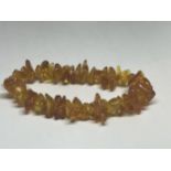 AN AMBER BRACELET WITH VARIOUS SHAPED STONES