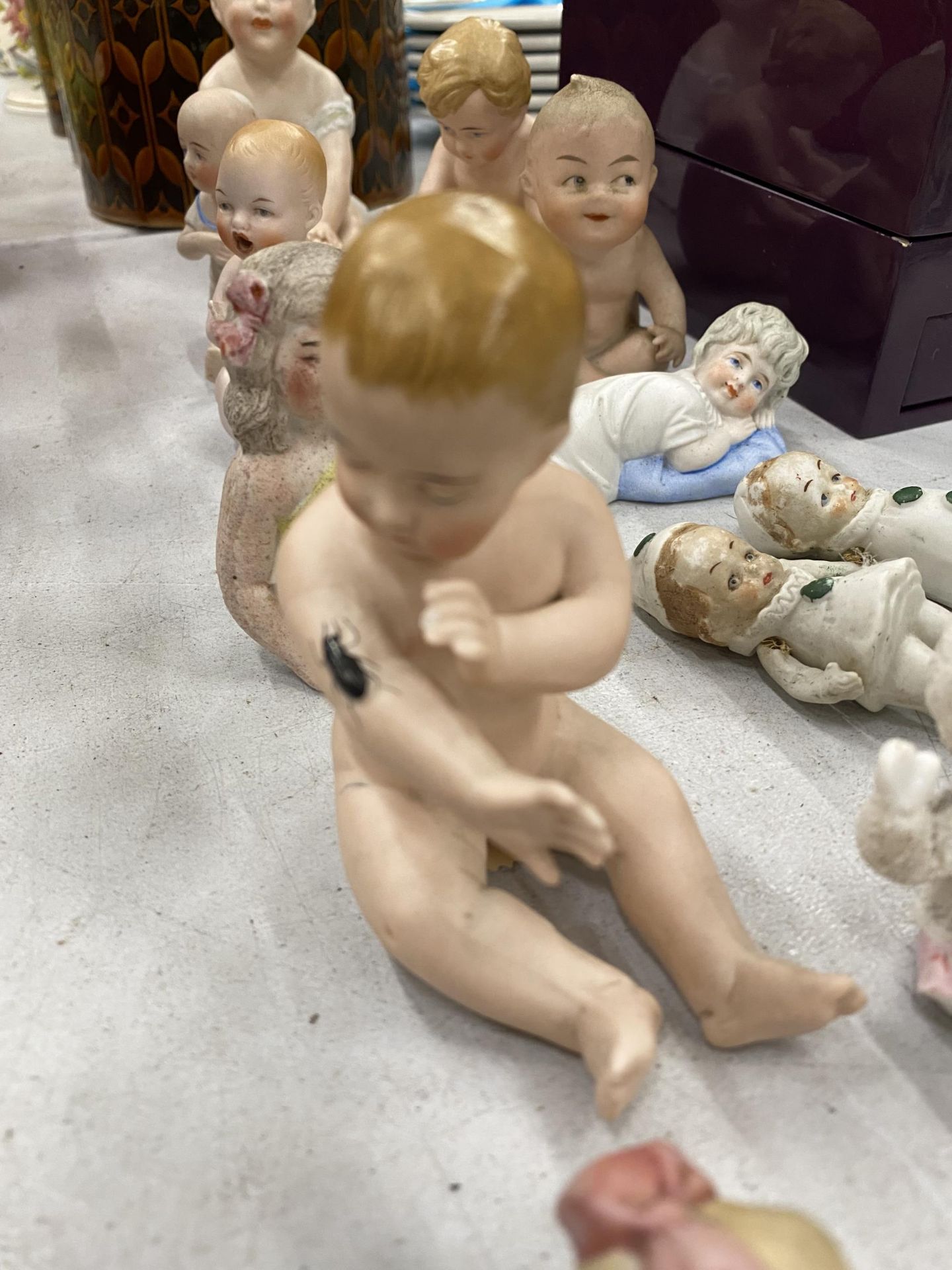 A COLLECTION OF CHILD THEMED CERAMICS TO INCLUDE A GEBRUDER-HEUBACH CIRCA 1910 'PIANO BABY' - Image 2 of 5