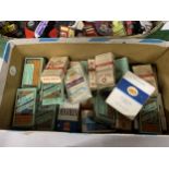 A COLLECTION OF VINTAGE CIGARETTE PACKETS TO INCLUDE PARK DRIVE, WOODBINE, PLAYERS, ETC