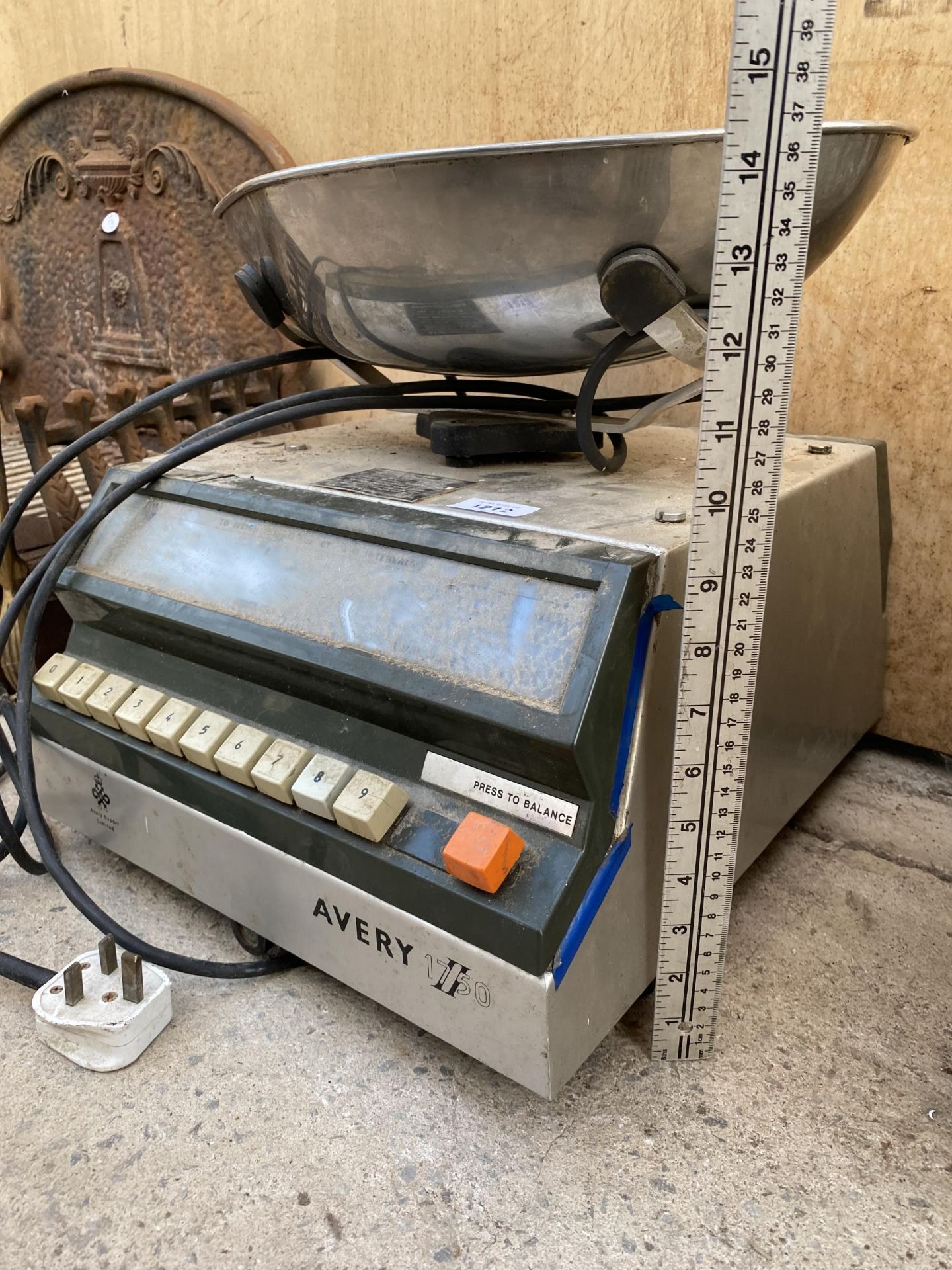 A SET OF RETRO/VINTAGE AVERY 1750 DIGITAL SHOP SCALES - Image 4 of 6