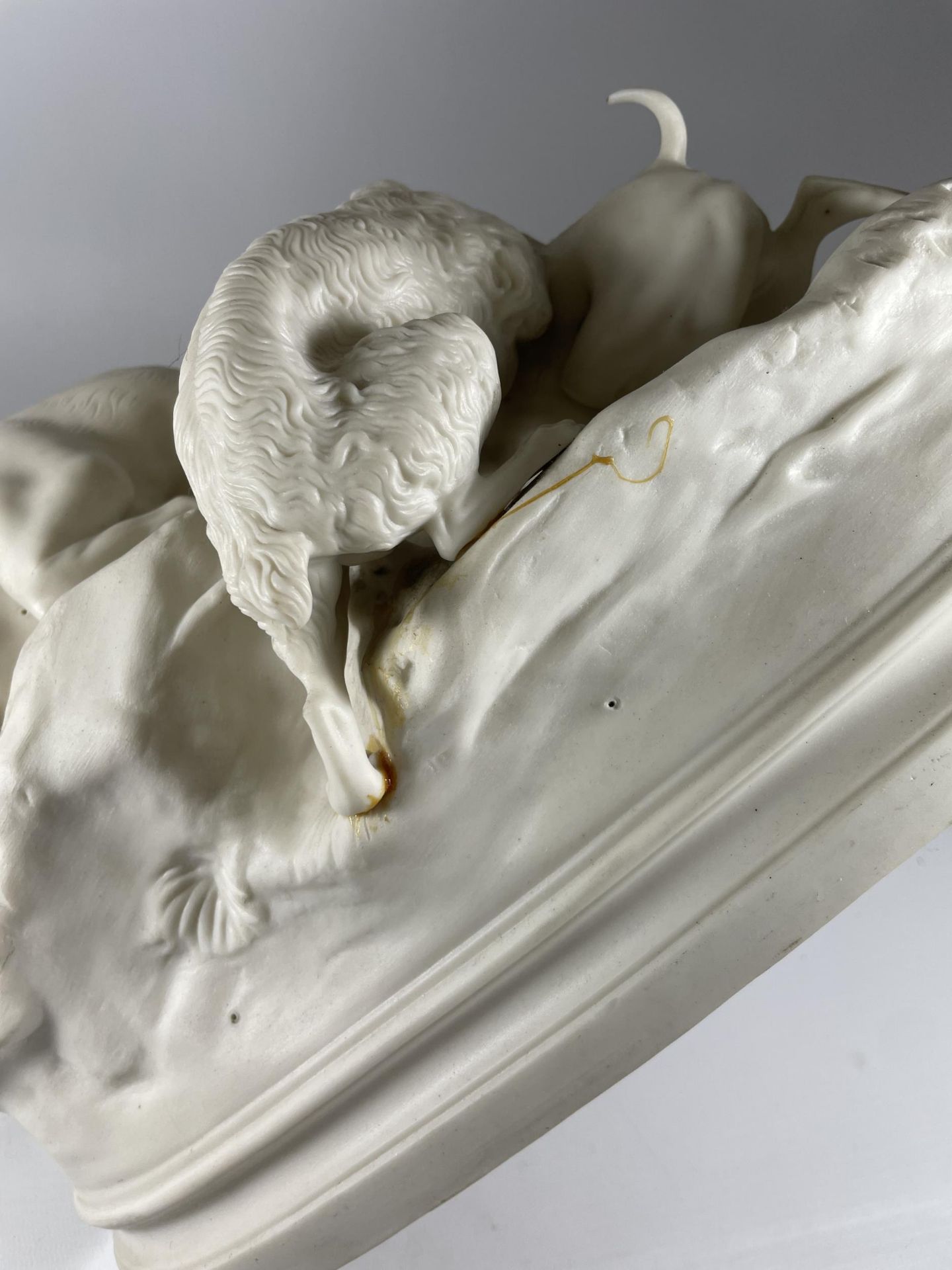 A 19TH CENTURY COPELAND PARIAN WARE FIGURE GROUP OF HUNTING DOGS, (A/F), 32CM LENGTH - Image 6 of 6