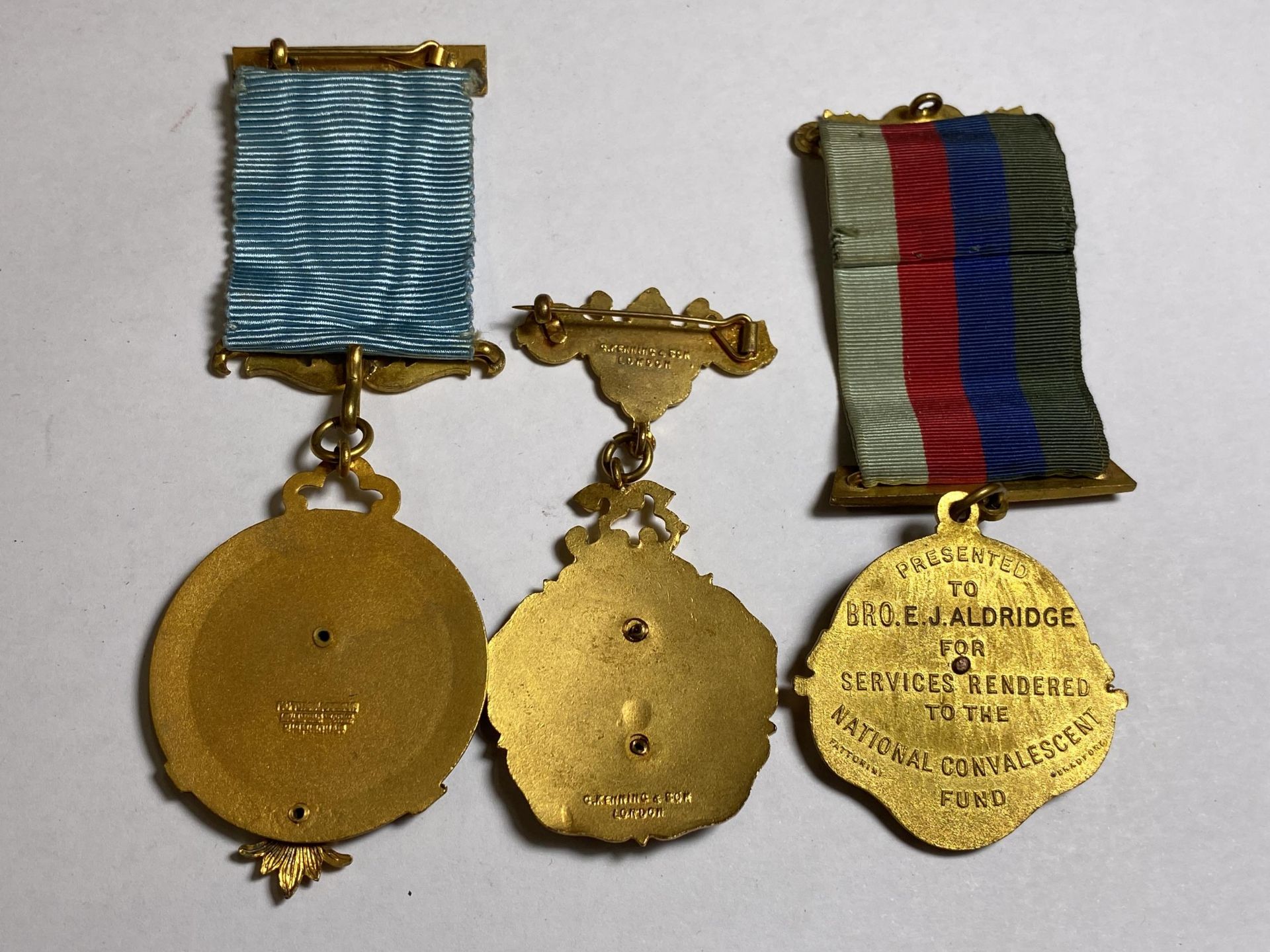 THREE VINTAGE MASONIC MEDALS TO INCLUDE A ORDER OF THE BUFFALOES EXAMPLE - Bild 2 aus 2