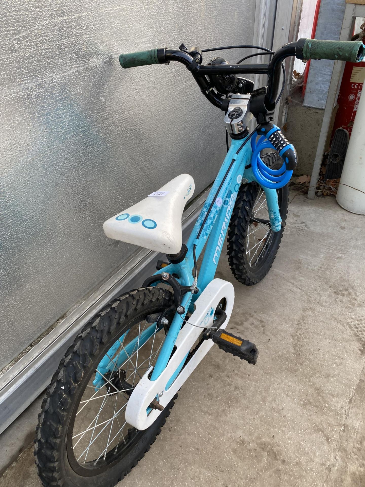 A CHILDRENS MERIDA BIKE - Image 3 of 3