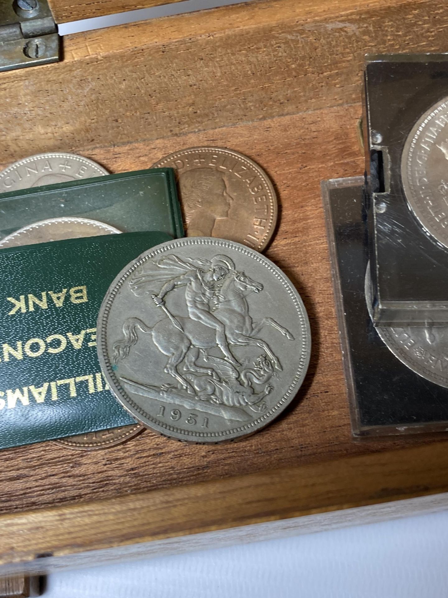 A BOX OF MIXED COINS TO INCLUDE A 1951 CROWN ETC - Image 2 of 3