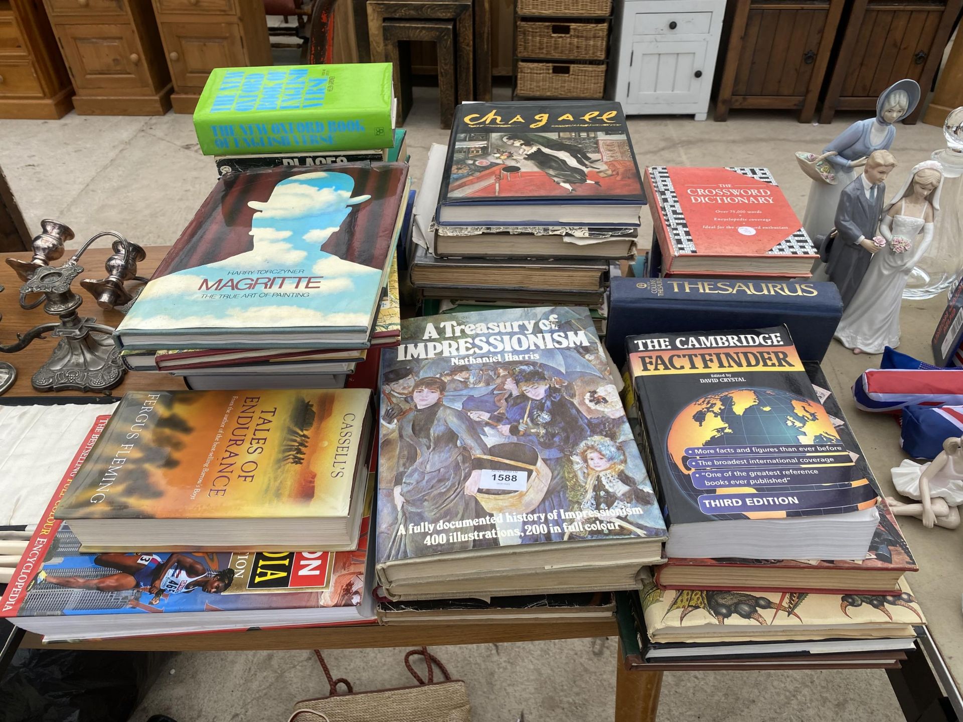 A LARGE ASSORTMENT OF VINTAGE HARDBACK BOOKS