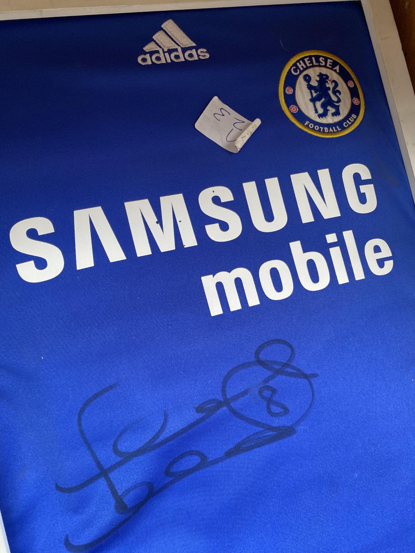 A FRAMED CHELSEA SHIRT BEARING FRANK LAMPARD AUTOGRAPH - Image 2 of 4