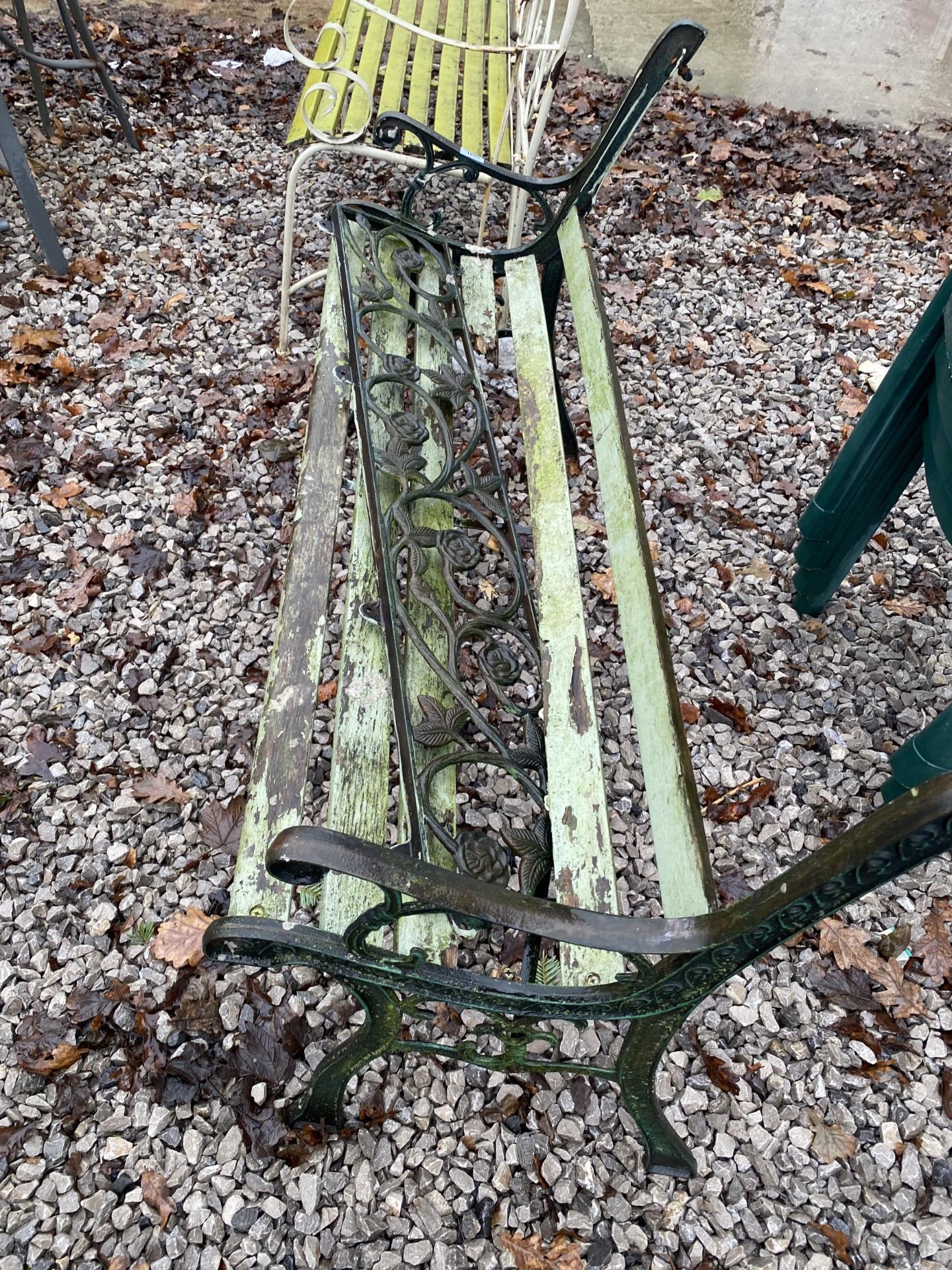 A WOODEN SLATTED GARDEN BENCH WITH CAST ENDS AND BACK FOR RESTORATION - Image 2 of 2