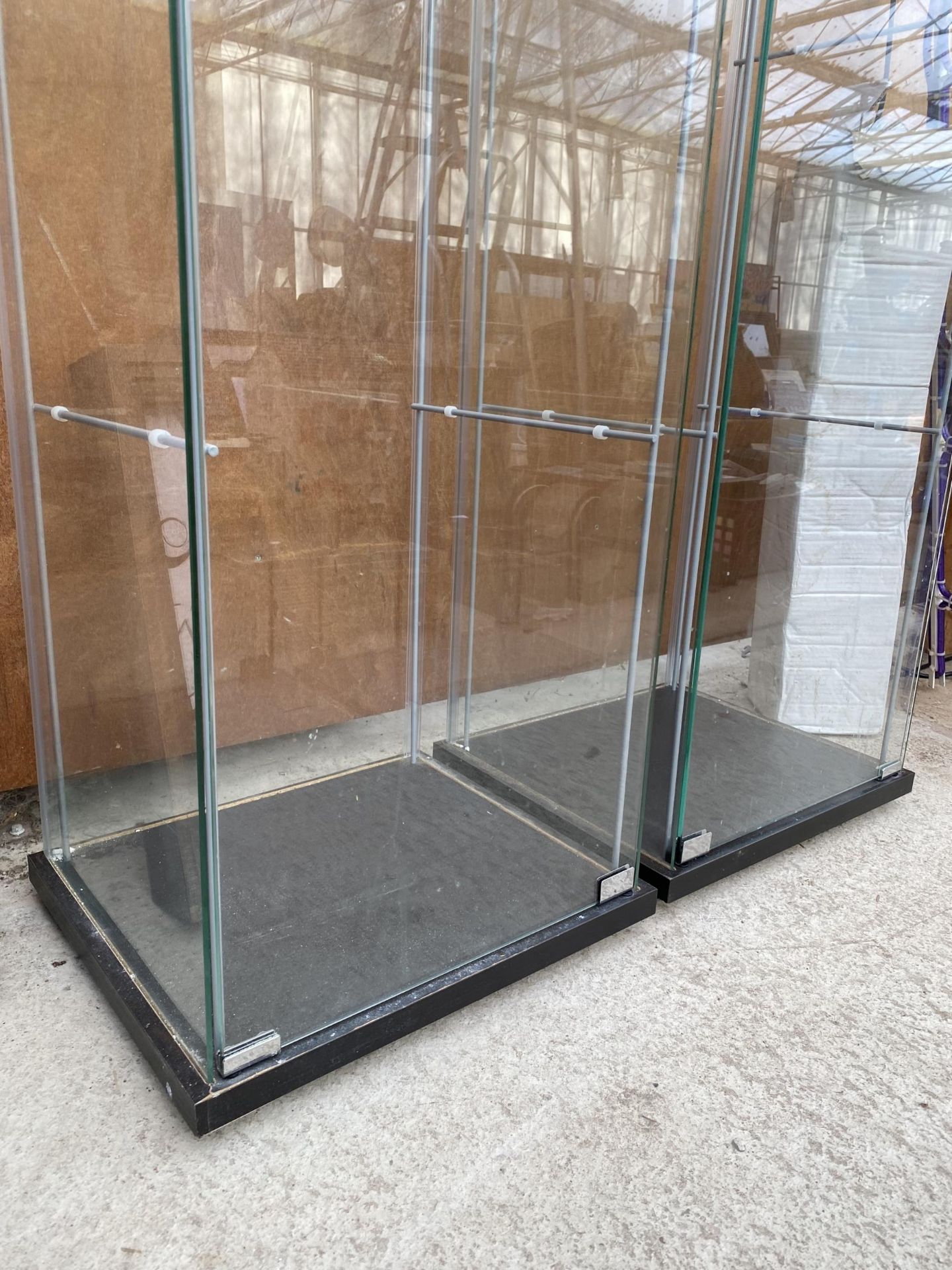 A PAIR OF GLASS DISPLAY CABINETS COMPLETE WITH THREE GLASS SHELVES EACH - Image 3 of 5