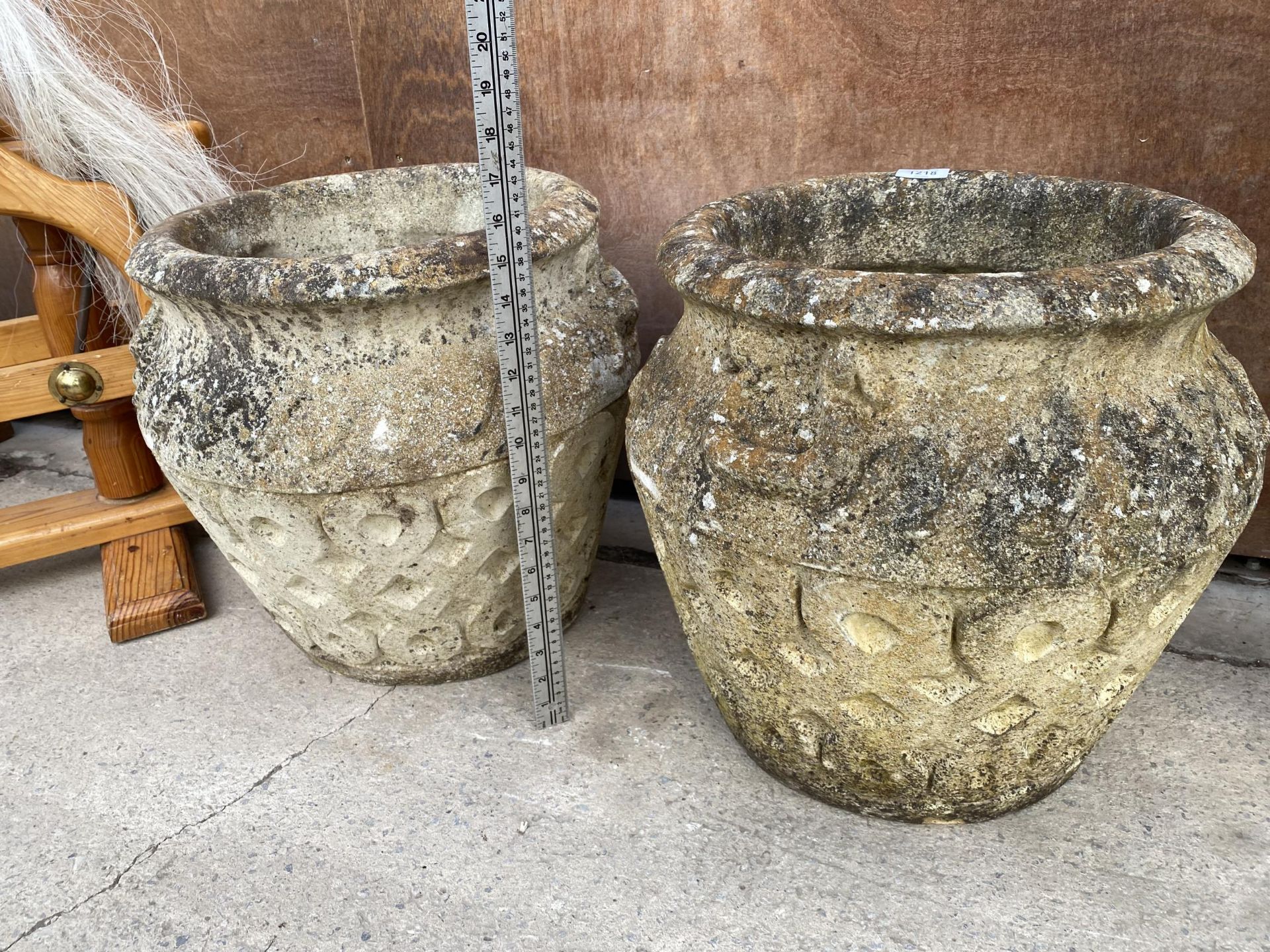 A PAIR OF RECONSTITUTED STONE PLANTERS (H:39CM) - Image 2 of 3