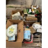 AN ASSORTMENT OF HOUSEHOLD CLEARANCE ITEMS TO INCLUDE CERAMICS AND KITCHEN ITEMS ETC