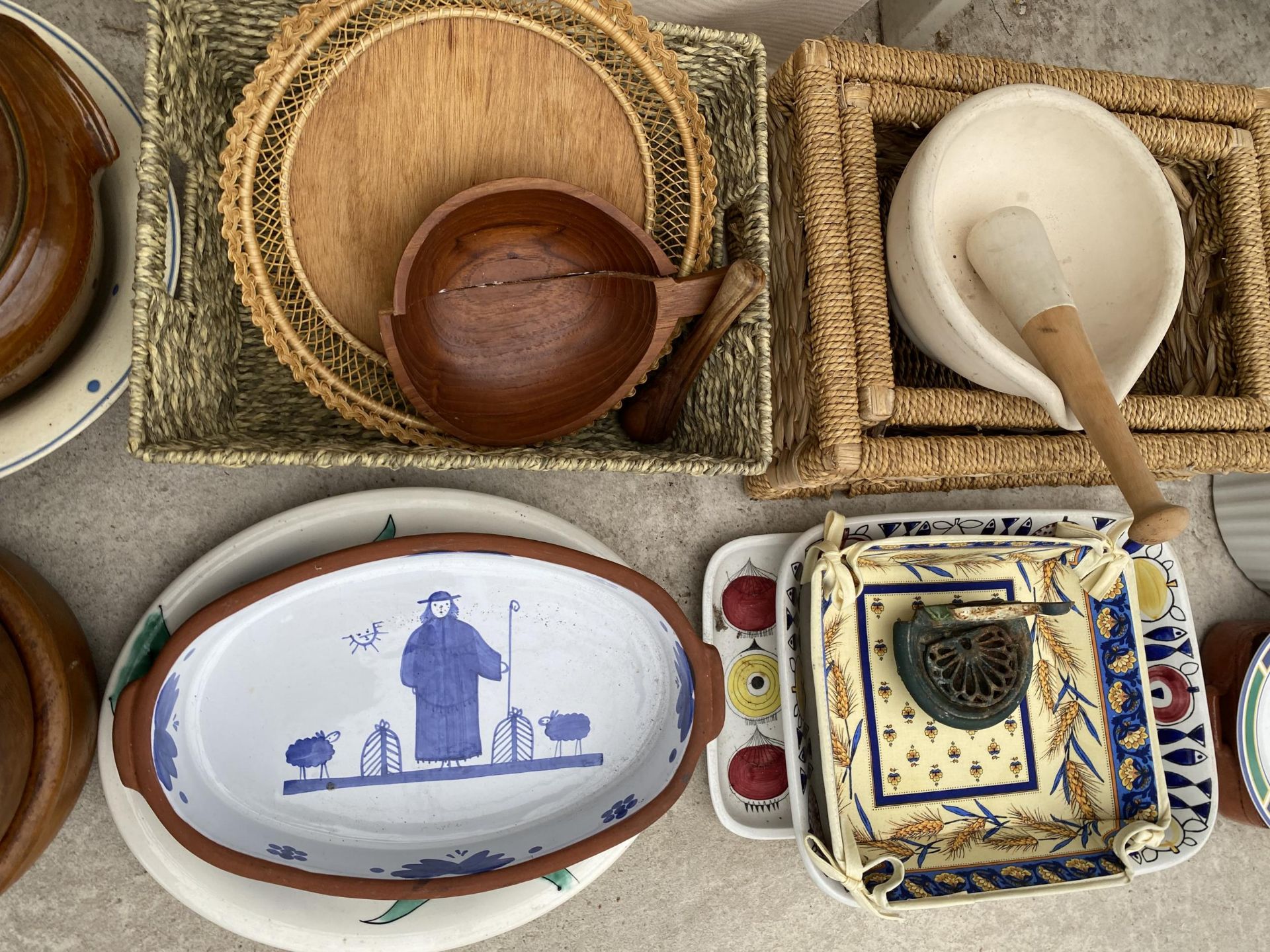 AN ASSORTMENT OF ITEMS TO INCLUDE A LARGE PESTLE AND MORTER, WICKER BASKETS AND TUREENS ETC - Image 3 of 7