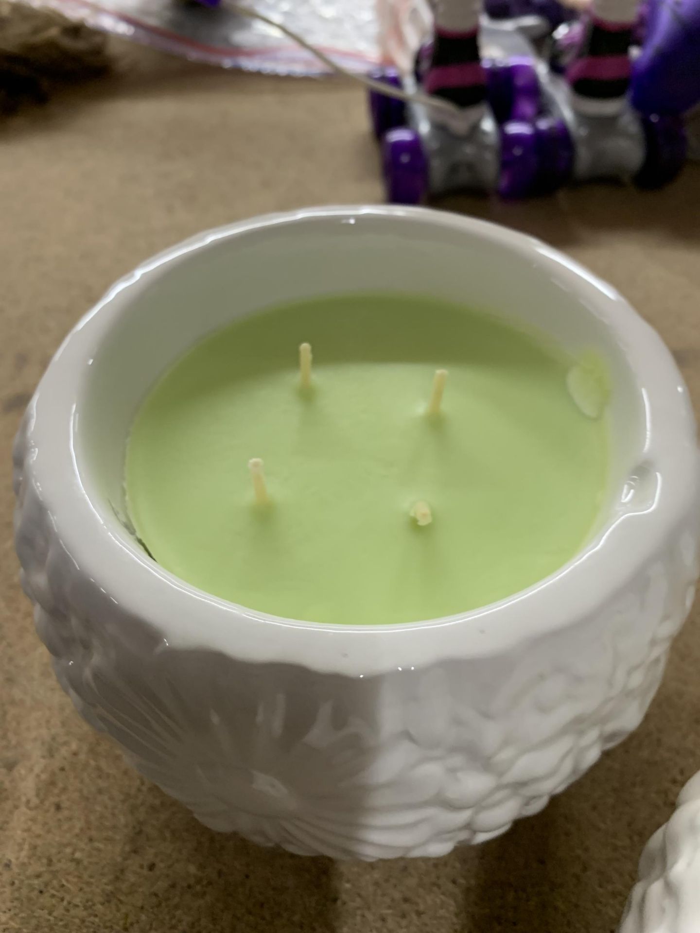 A PAIR OF LARGE SCENTED CANDLES - Image 3 of 3